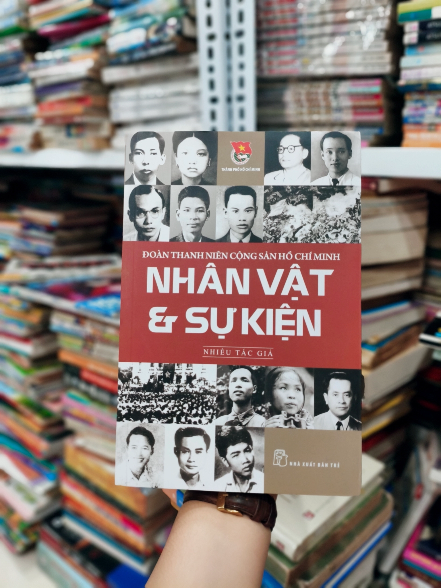 Đoàn thanh niên cộng sản Hồ Chí Minh nhân vật và sự kiện 🌱 by  - Sách Book Cover - Ngọc Hiển Books