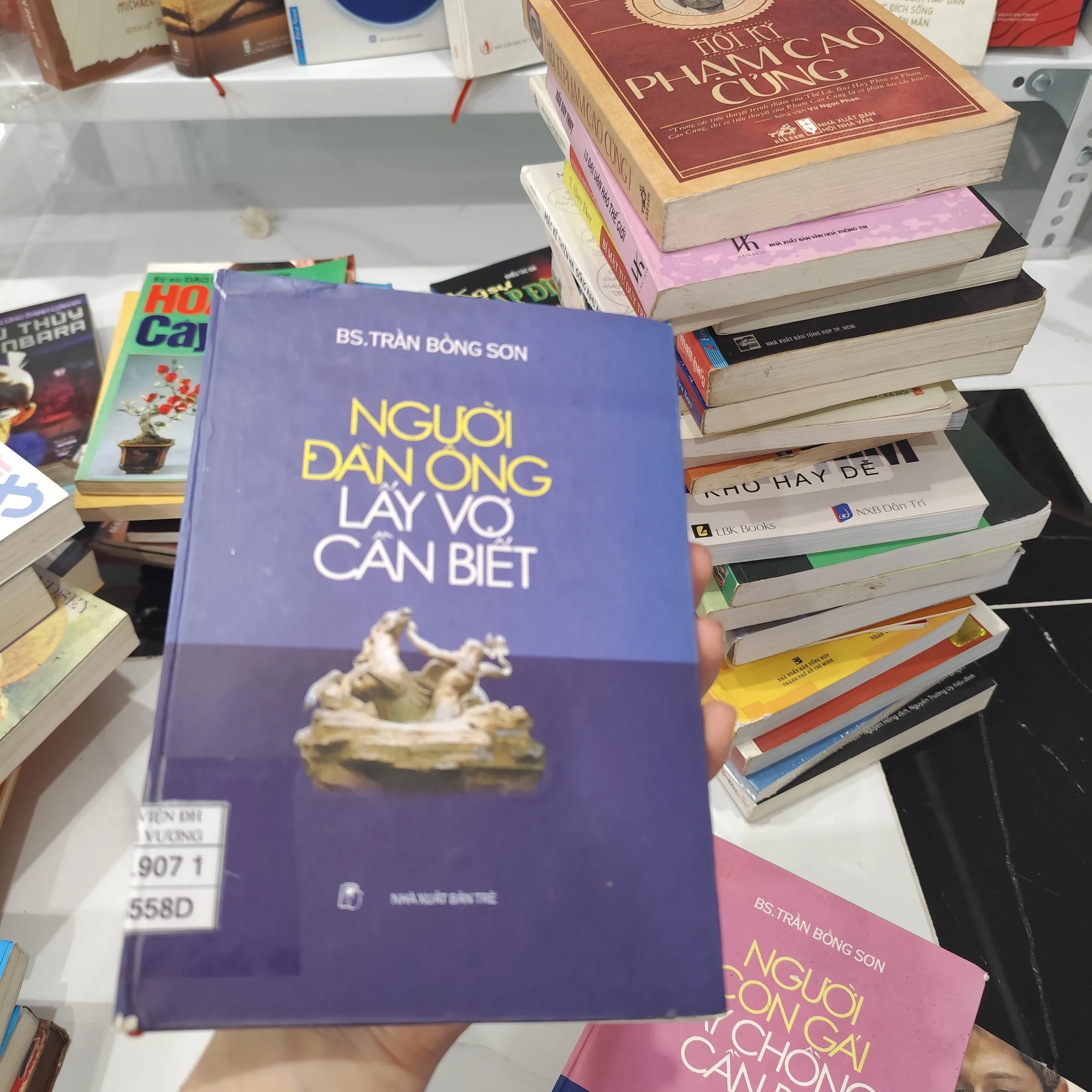 Người đàn ông lấy vợ cần biết by  - Sách Book Cover - Ngọc Hiển Books