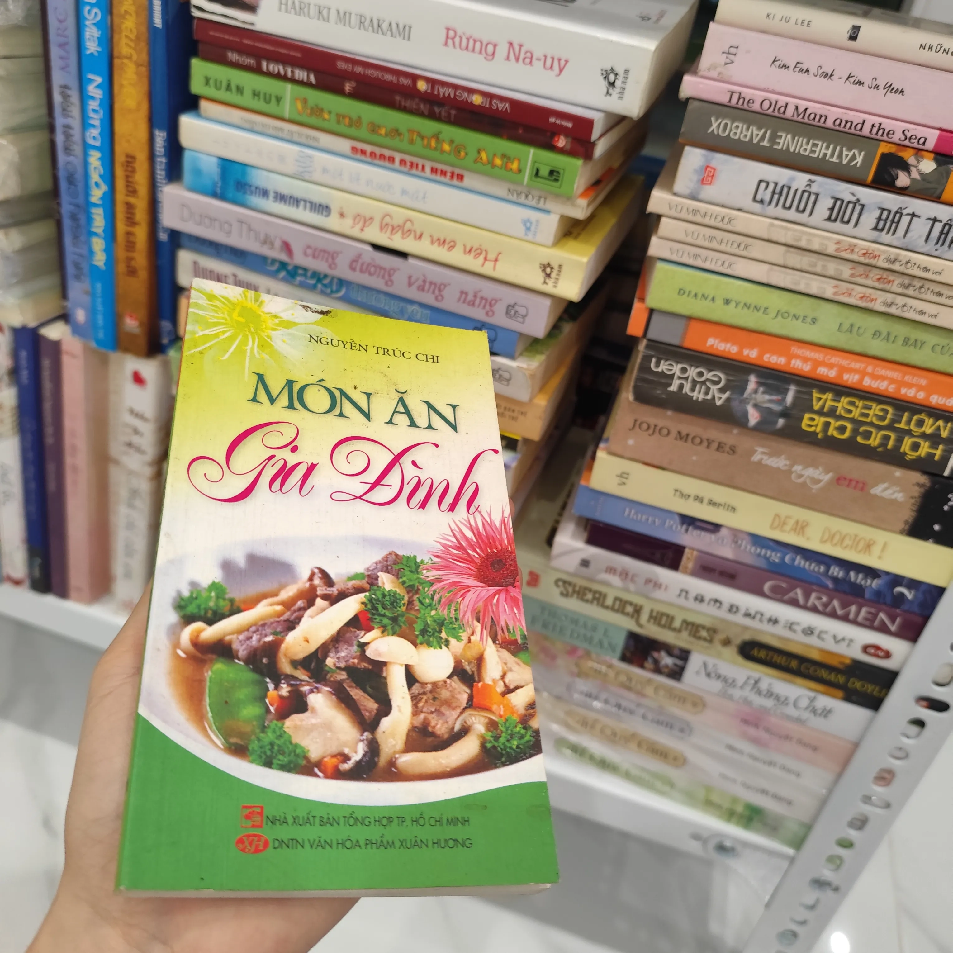 Món ăn gia đình by  - Sách Book Cover - Ngọc Hiển Books