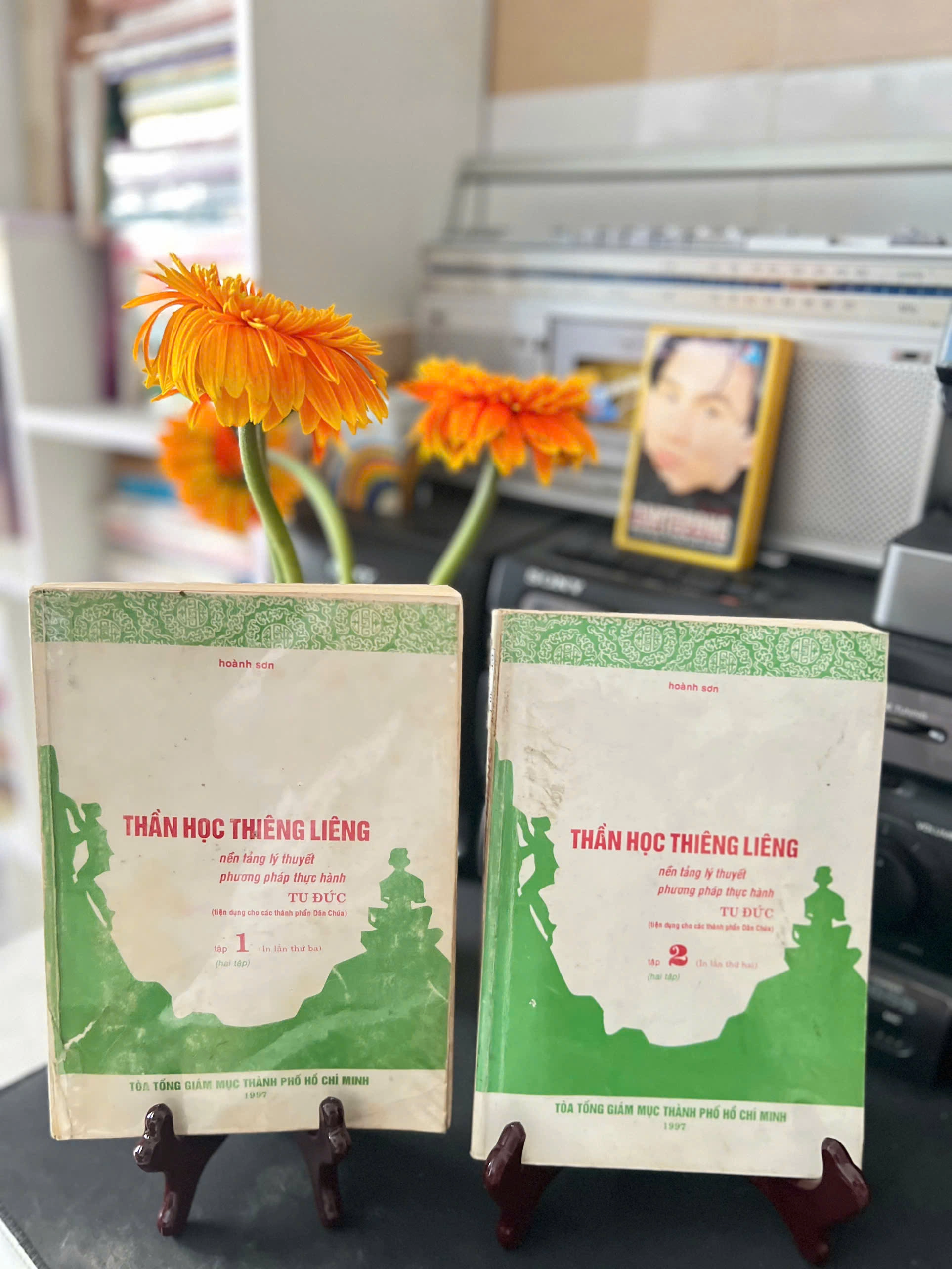 Thần Học Thiêng Liêng Tập 1,2 - Hoành Sơn by  - Sách Book Cover - Ngọc Hiển Books