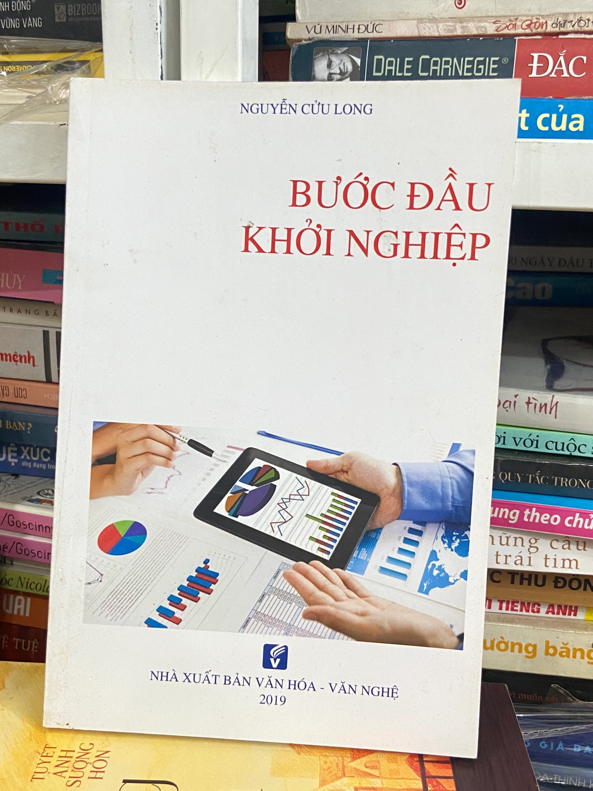 BƯỚC ĐẦU KHỞI NGHIỆP - Nguyễn Cửu Long by  - Sách Book Cover - Ngọc Hiển Books
