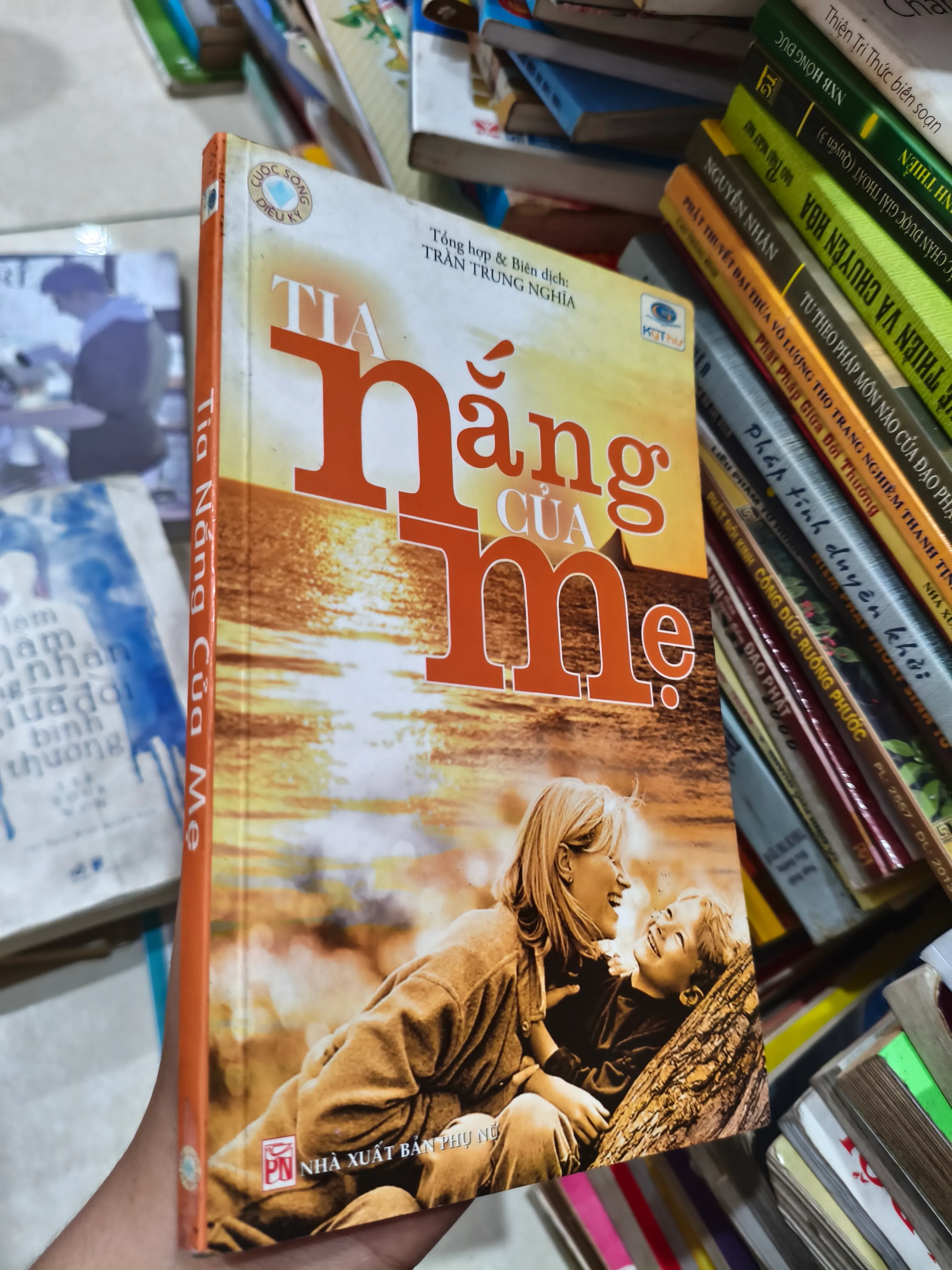 Tia nắng của mẹ 🌱 by  - Sách Book Cover - Ngọc Hiển Books