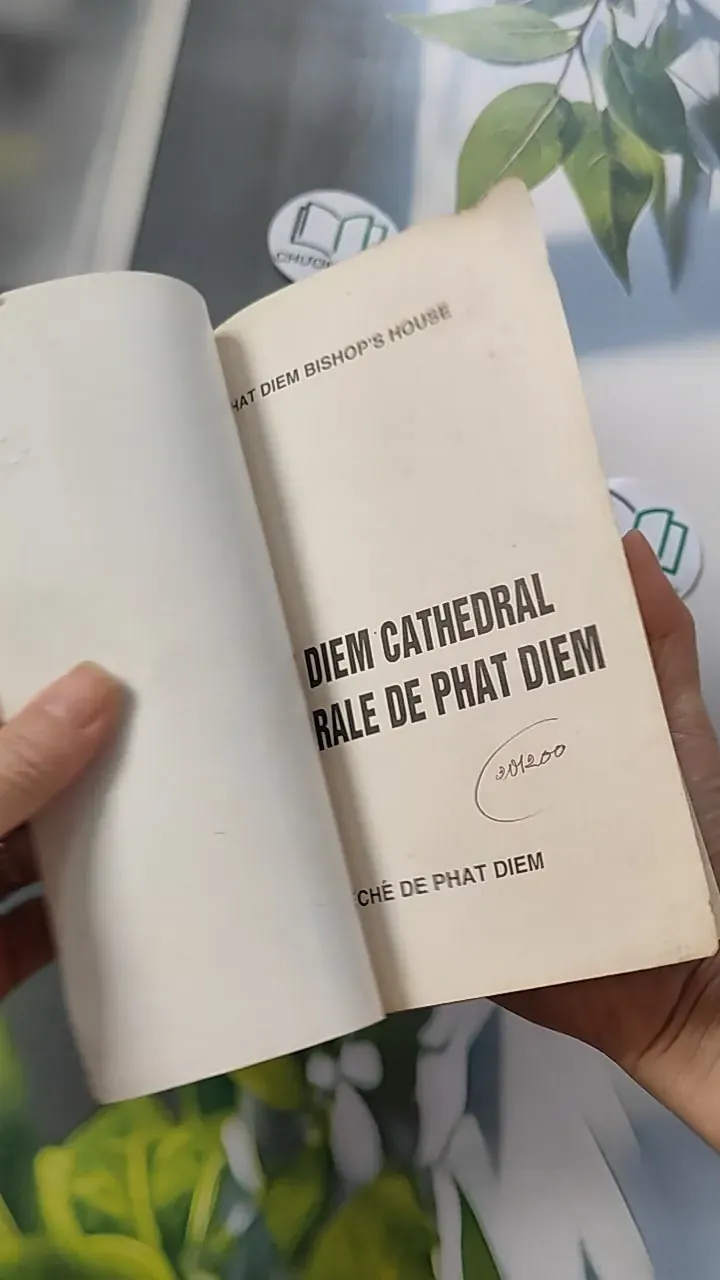 [MIỄN PHÍ BỌC SÁCH] [XƯA] Song ngữ Évêché de Phat Diem (Phat Diem Bishop's House) (1995) 754429
