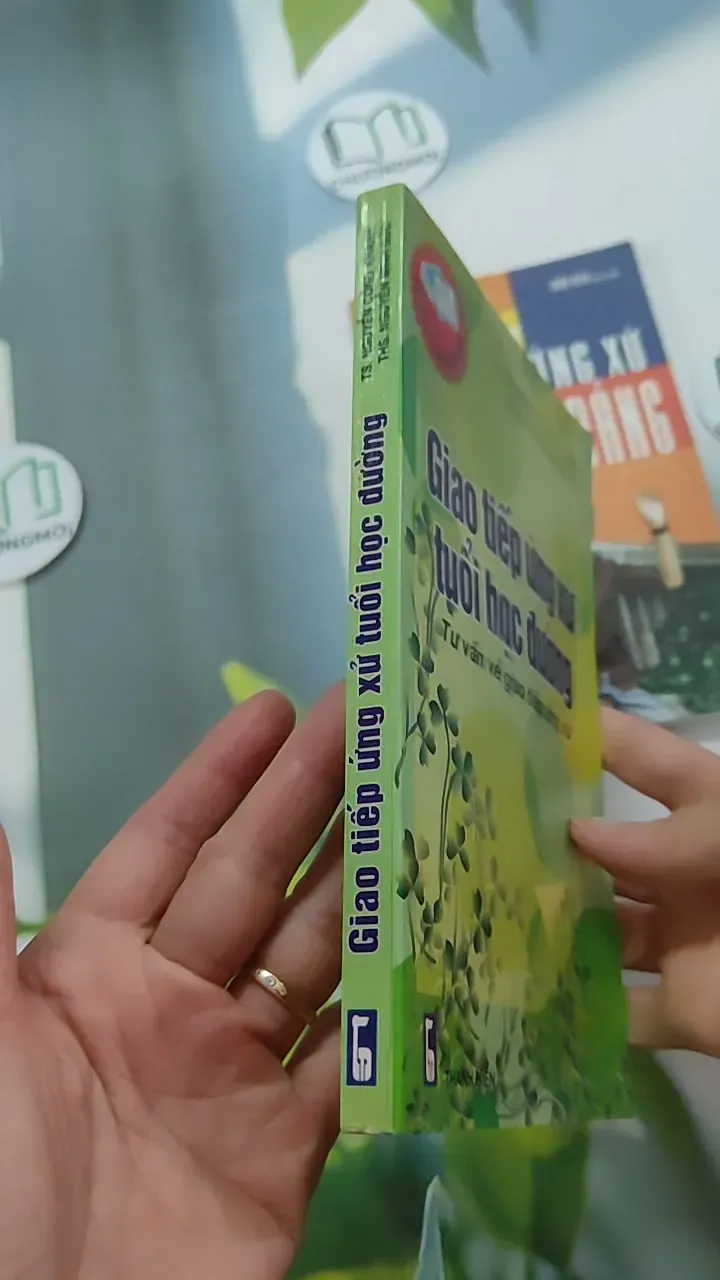 Combo: Giao Tiếp Ứng Xử Tuổi Học Đường, Bí Quyết Ứng Xử Duyên Dáng - Nguyễn Hồi Loan 787022