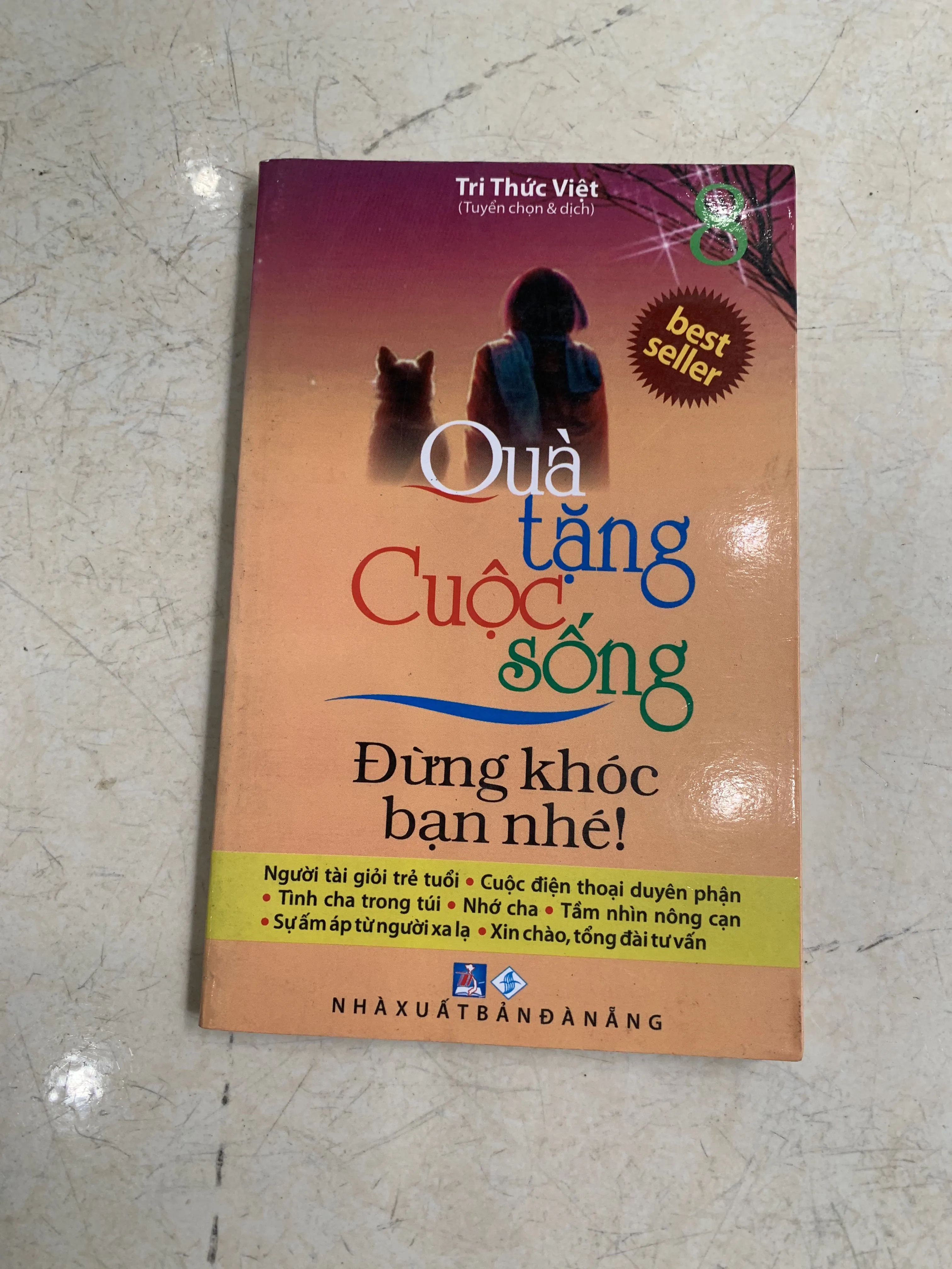 Quà tặng cuộc sống - Đừng khóc nhé bạn 🐟 by  - Sách Book Cover - Ngọc Hiển Books