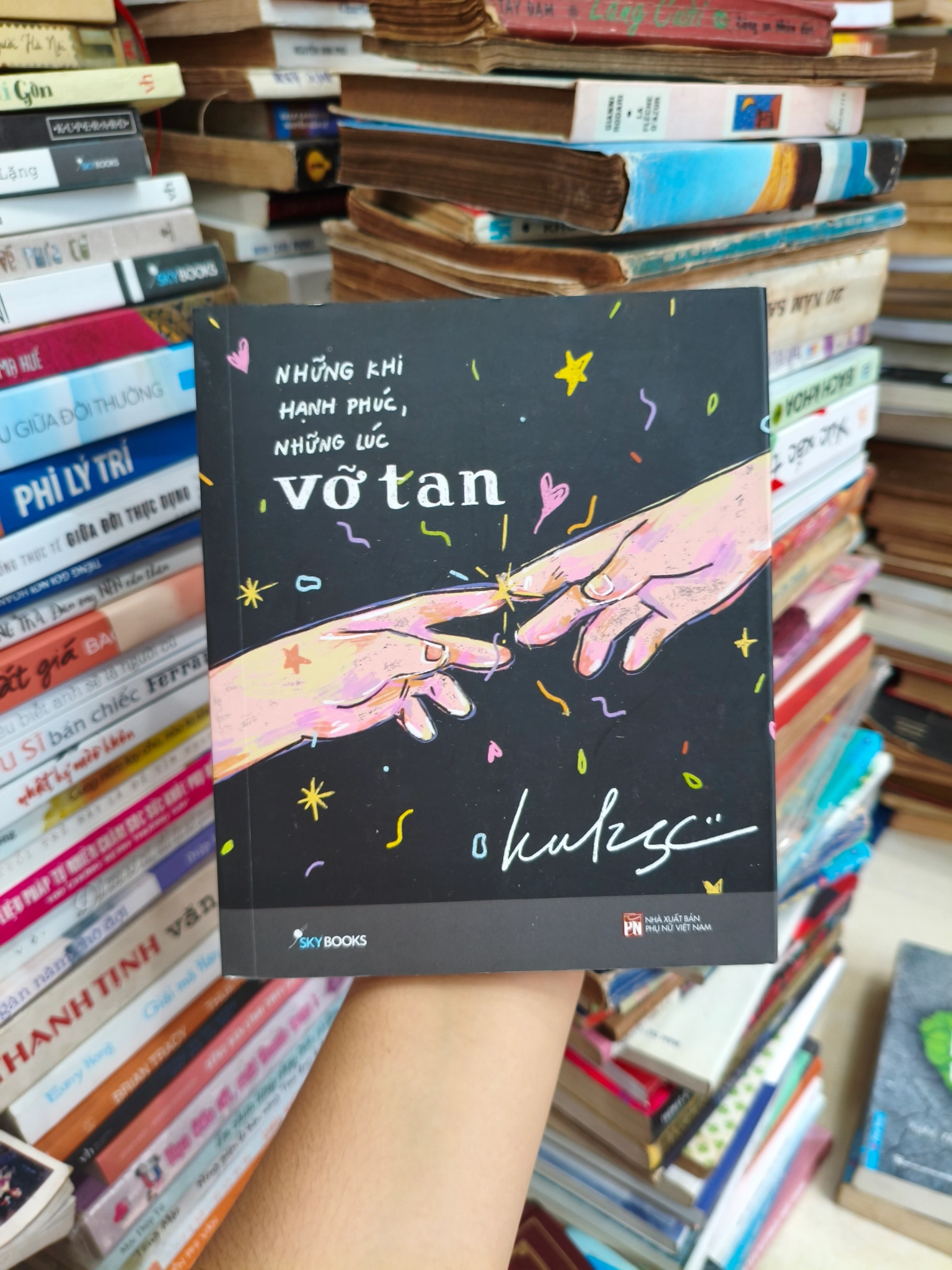 Những khi hạnh phúc, những lúc vỡ tan 🌱 by  - Sách Book Cover - Ngọc Hiển Books