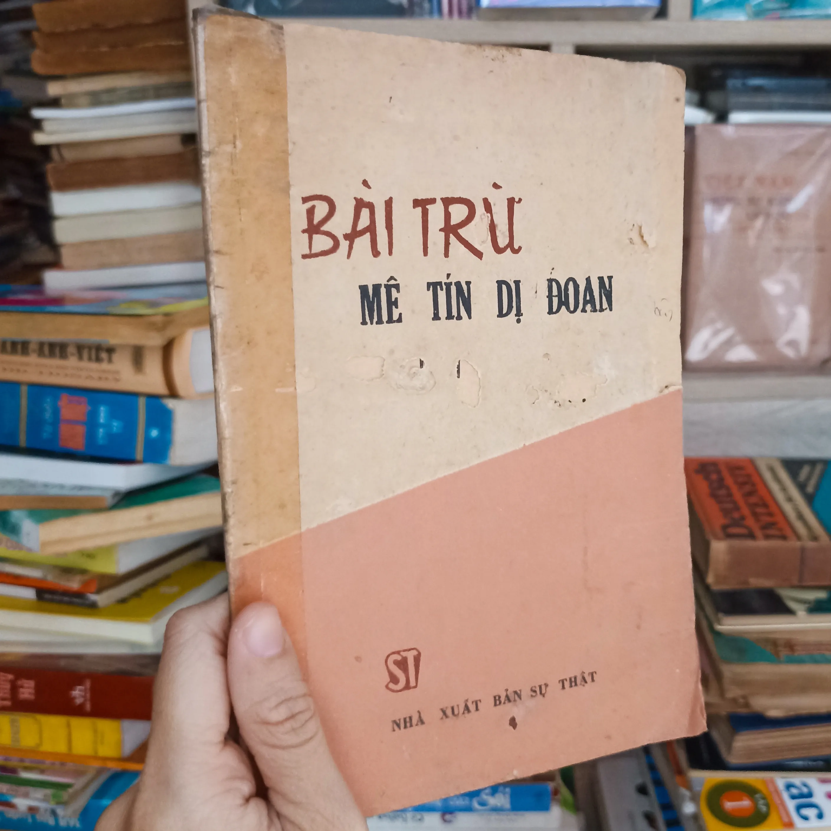 Bài trừ mê tín dị đoan 🌻 by  - Sách Book Cover - Ngọc Hiển Books