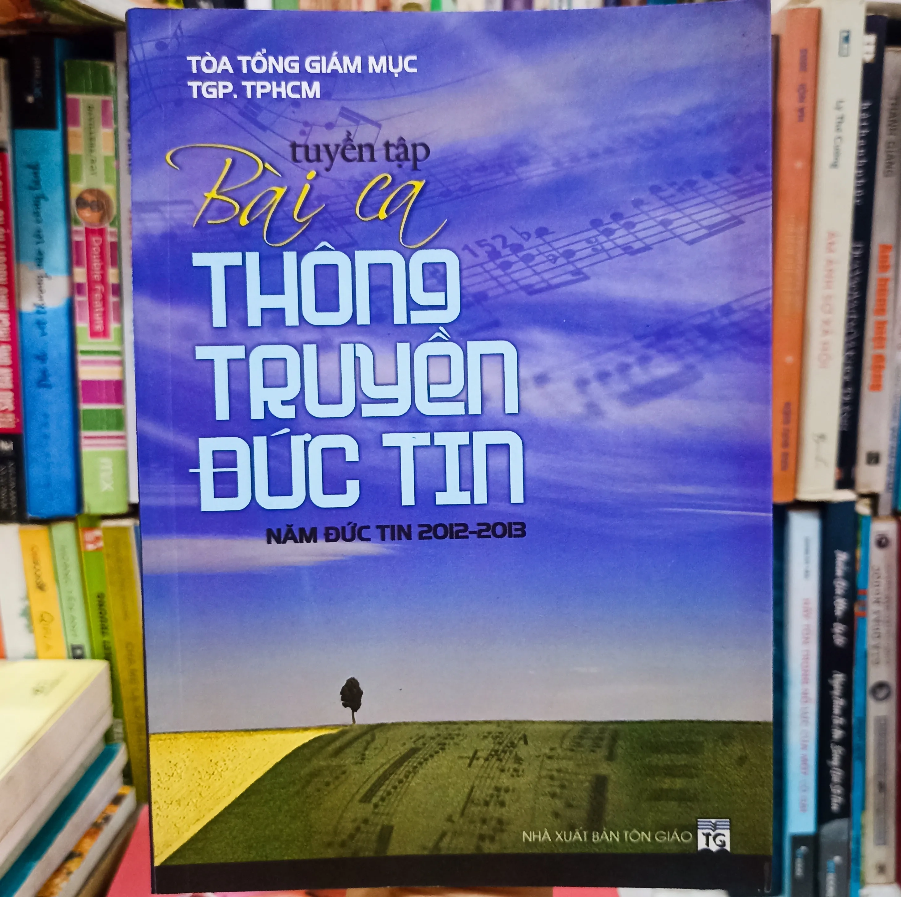 Tuyển tập bài hát thông truyền Đức Tin 🌻 by  - Sách Book Cover - Ngọc Hiển Books