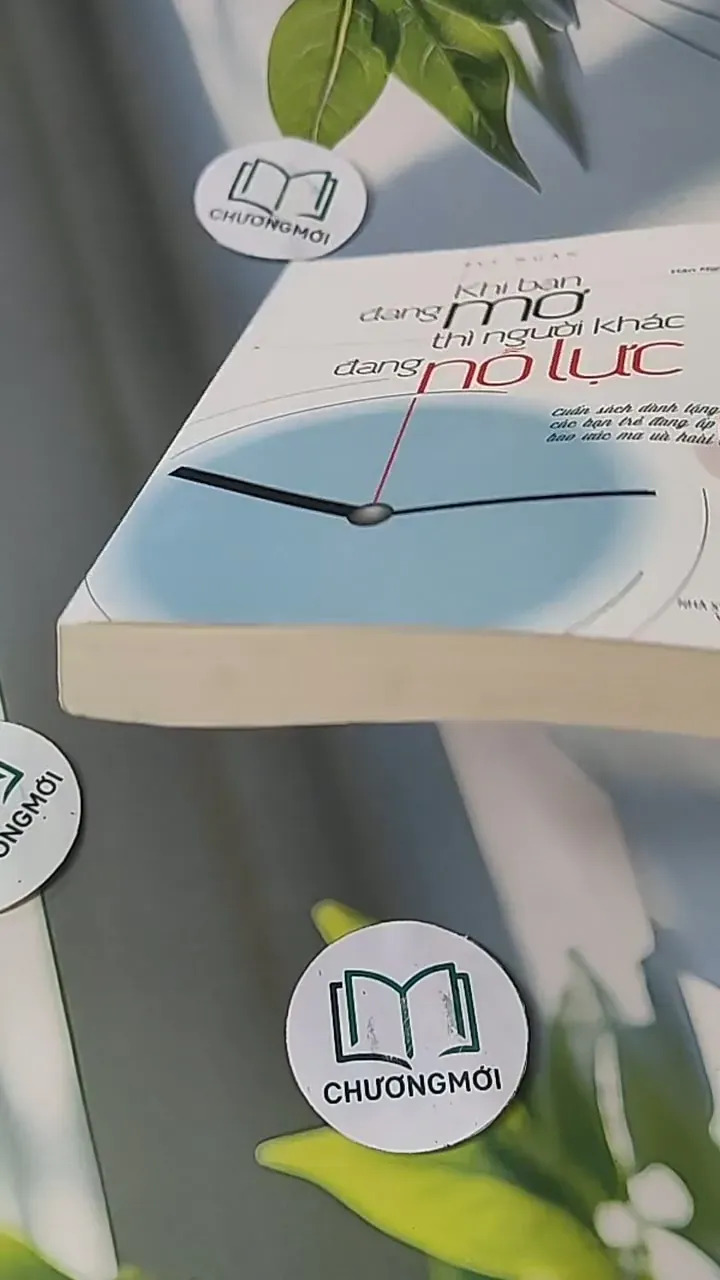 Khi Bạn Đang Mơ Thì Người Khác Đang Nỗ Lực - Vĩ Nhân 705607