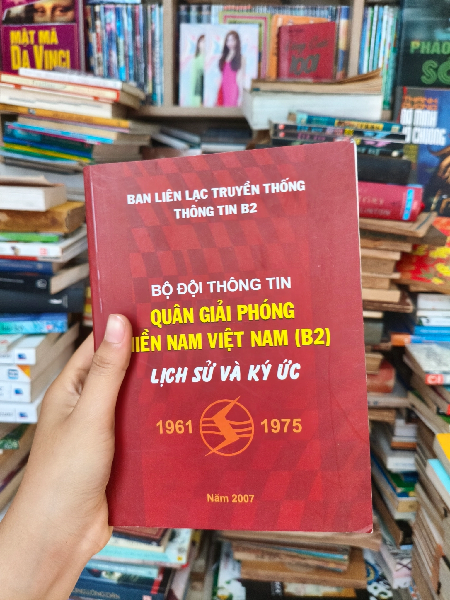 Bộ đội thông tin quân giải phóng miền Nam Việt Nam 1961-1975 🌱 by  - Sách Book Cover - Ngọc Hiển Books
