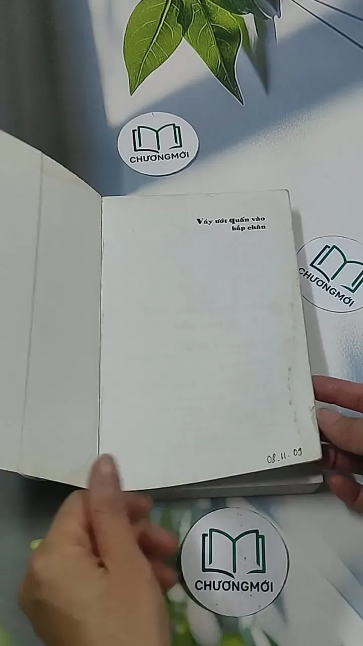 Váy ướt quấn vào bắp chân 694973