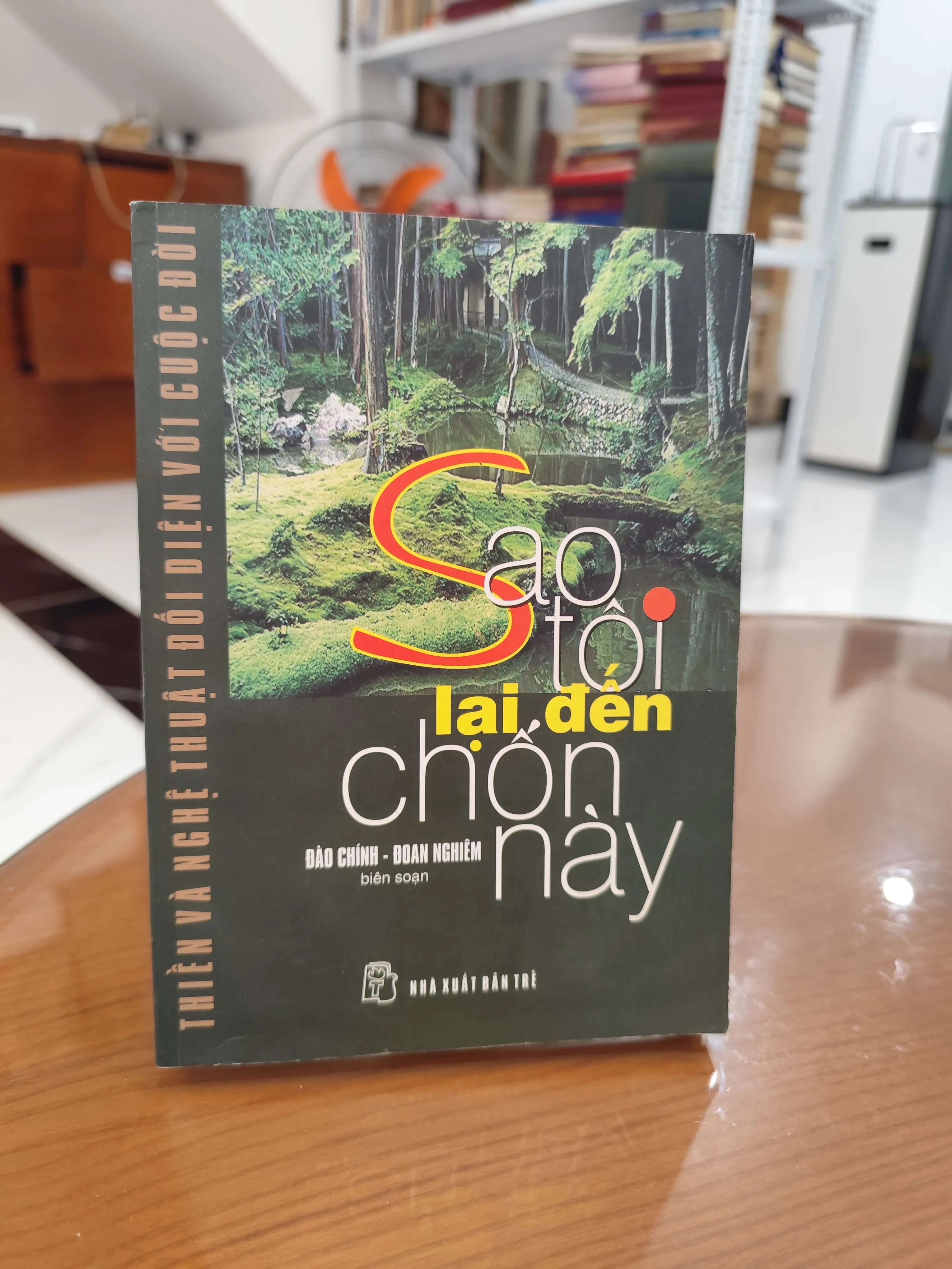 Sao tôi lại đến chốn này by  - Sách Book Cover - Ngọc Hiển Books