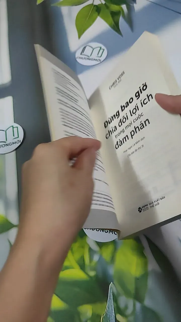 [MIỄN PHÍ BỌC SÁCH] Đừng Bao Giờ Chia Đôi Lợi Ích Trong Mọi Cuộc Đàm Phán - Chris Voss & Tahl Raz 787064