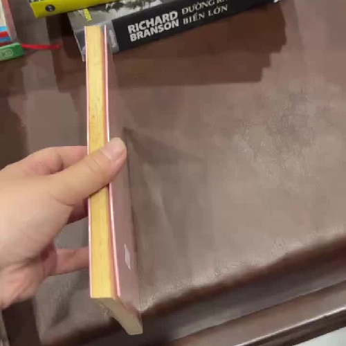 KHÔNG XINH KHÔNG THÔNG MINH KHÔNG BẤT BÌNH THẾ GIỚI – Phan Ý Yên- K4