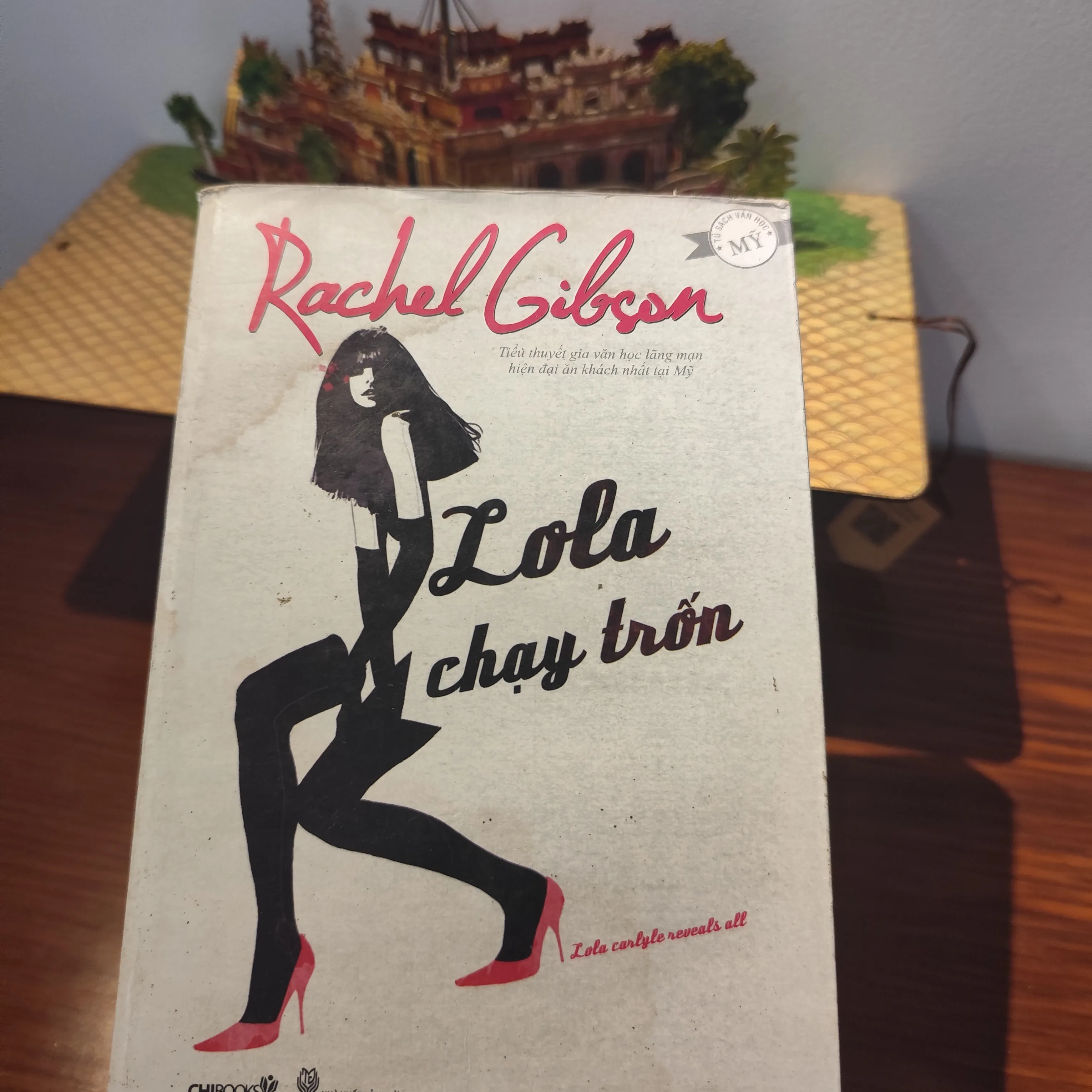 Lola chạy trốn- Rachel Gibson by  - Sách Book Cover - Ngọc Hiển Books