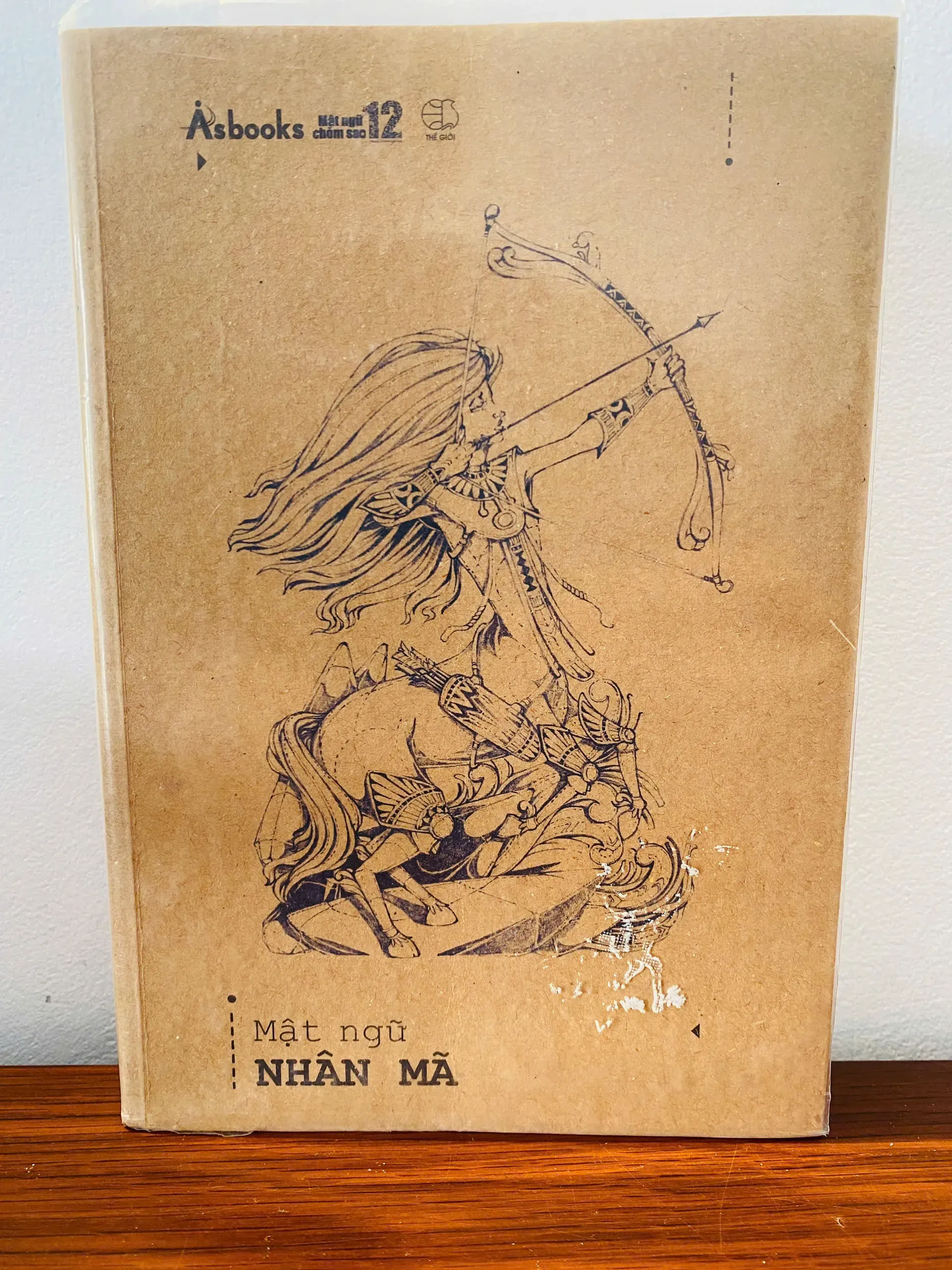 Mật Ngữ 12 Chòm Sao - Mật Ngữ Nhân Mã by  - Sách Book Cover - Ngọc Hiển Books