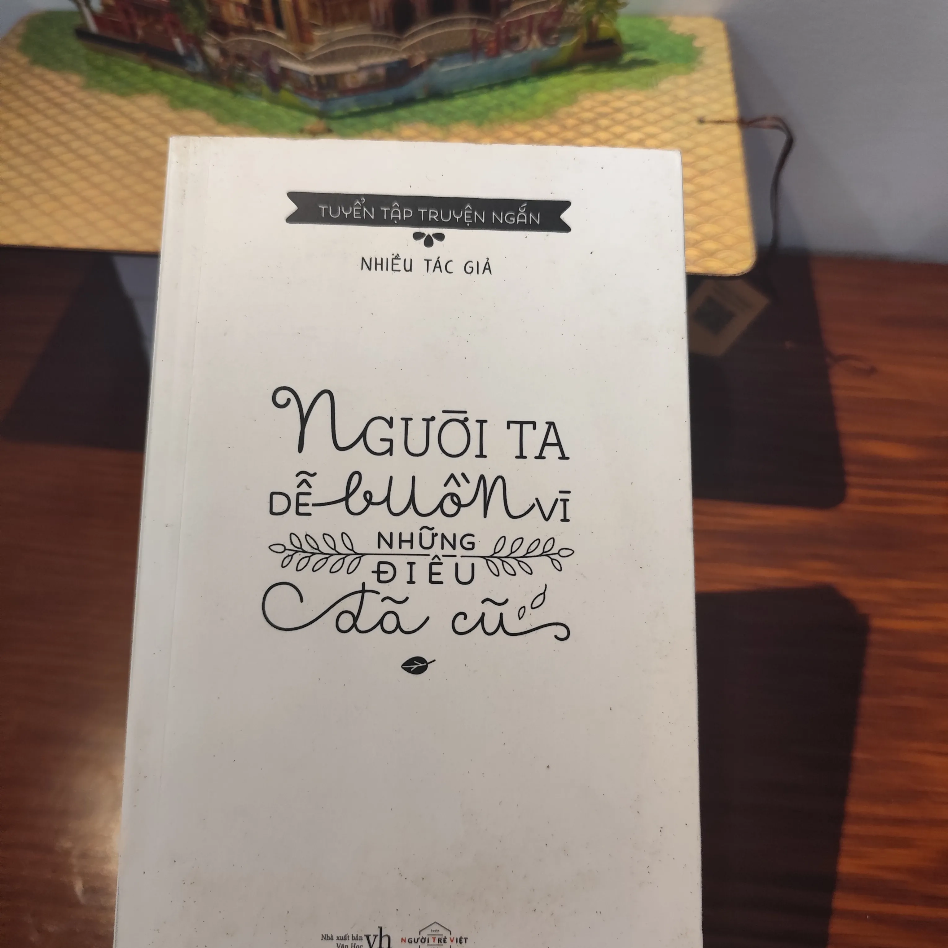Người ta dễ buồn vì những điều đã cũ by  - Sách Book Cover - Ngọc Hiển Books