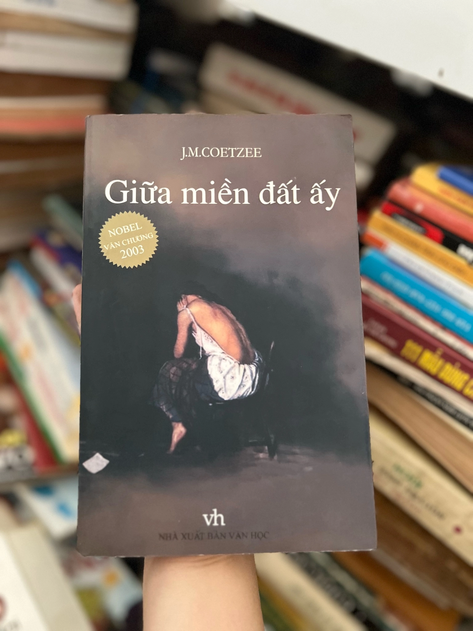 Giữa miền đất ấy by  - Sách Book Cover - Ngọc Hiển Books