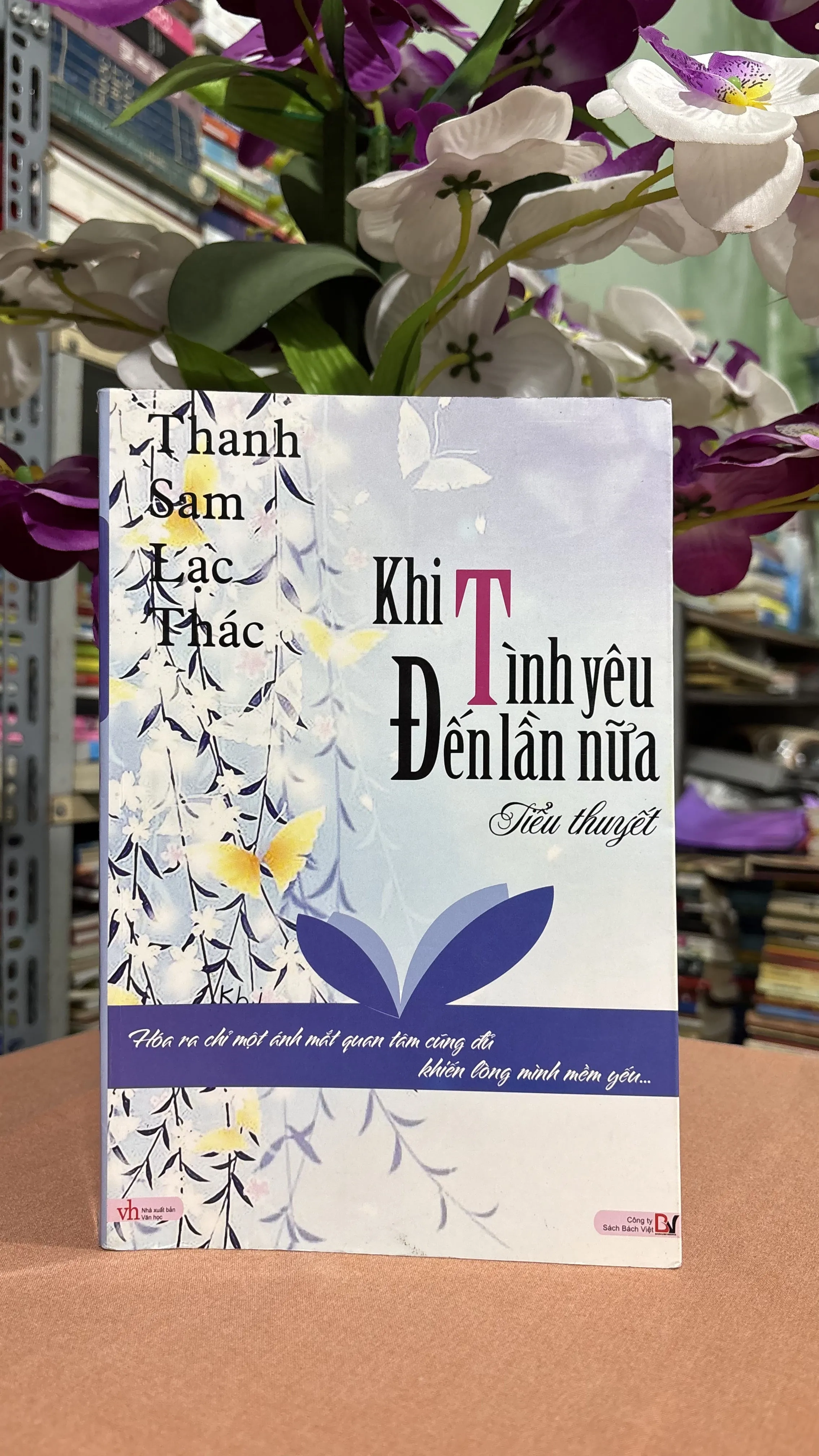 Khi tình yêu đến lần nữa 🌊 by  - Sách Book Cover - Ngọc Hiển Books