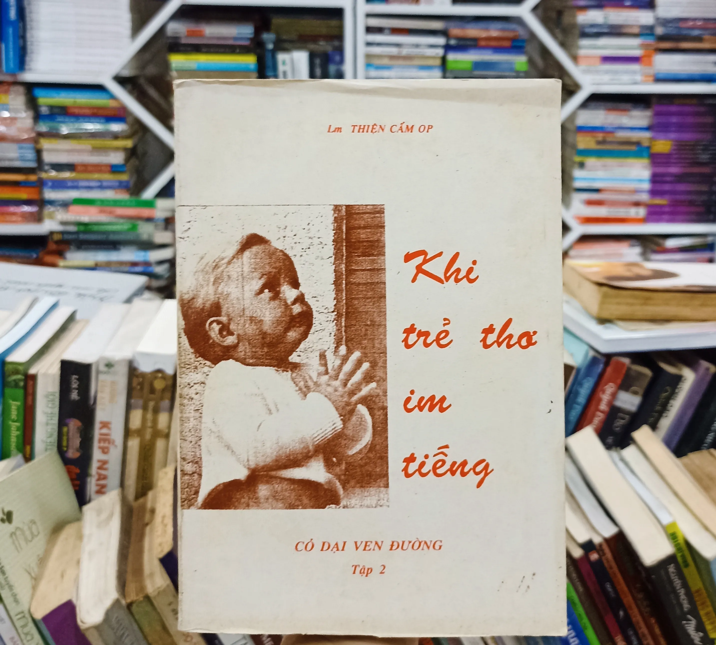 Khi chị thơ im tiếng 🌻 by  - Sách Book Cover - Ngọc Hiển Books