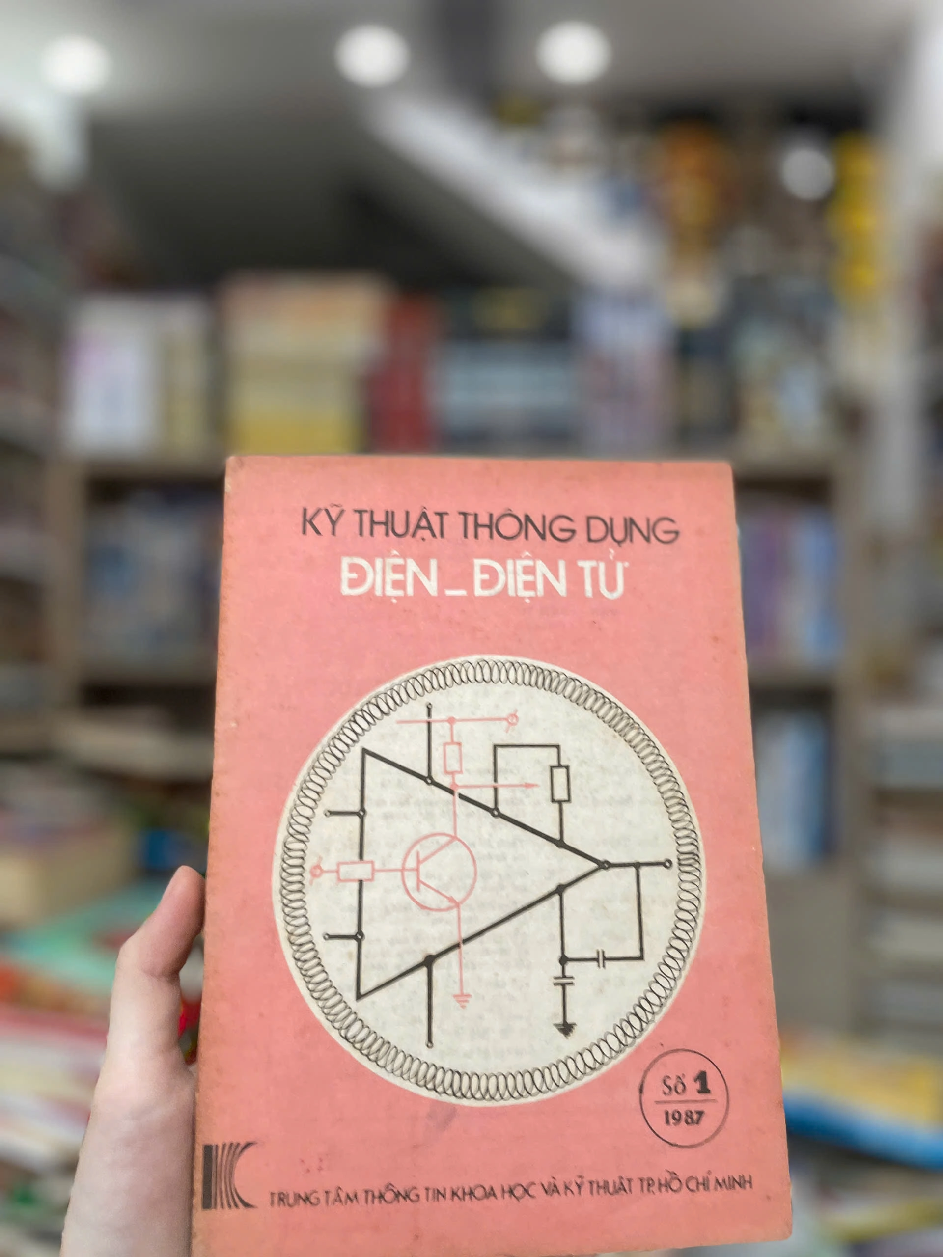 Kỹ Thuật Thồn Dụng Điện - Điện Tử by  - Sách Book Cover - Ngọc Hiển Books