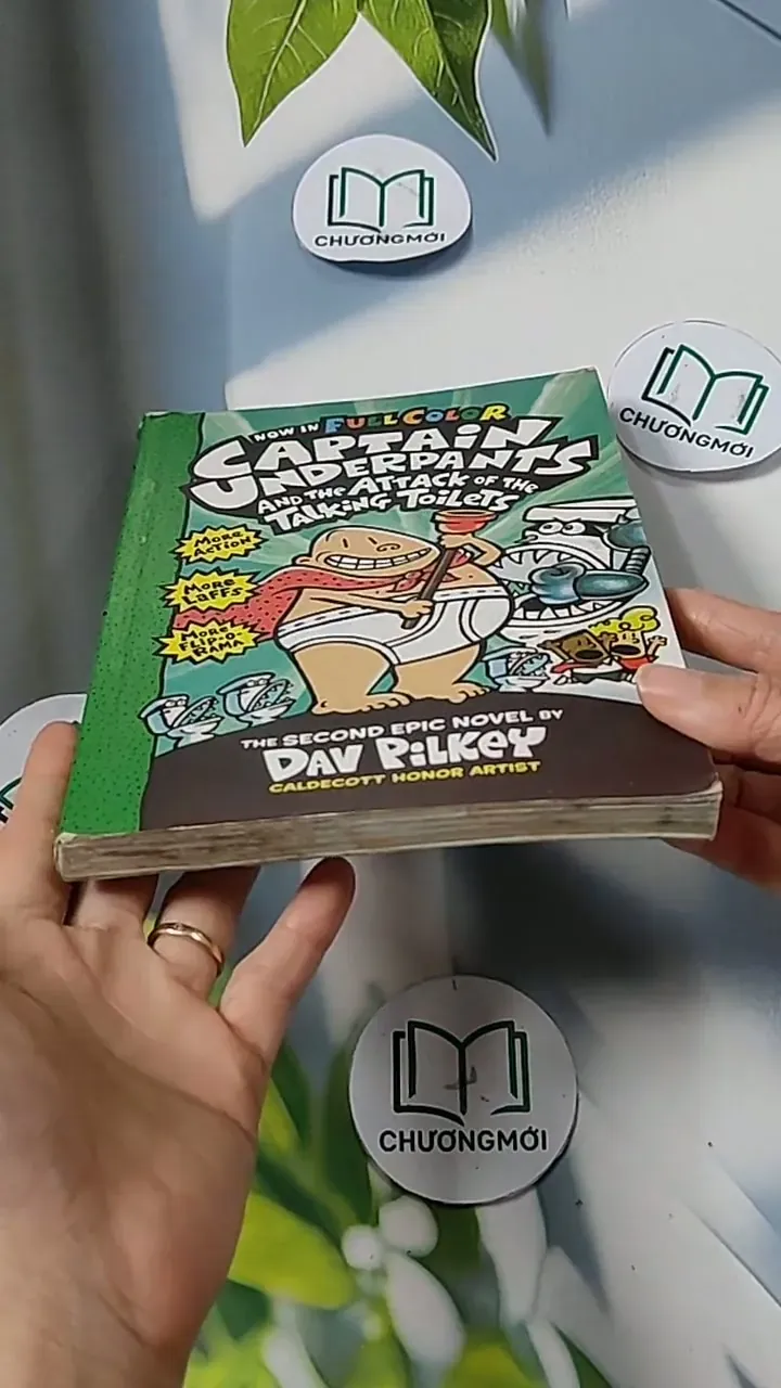 Captain Underpants and the Attack of the Talking Toilets - Dav Pilkey 703114