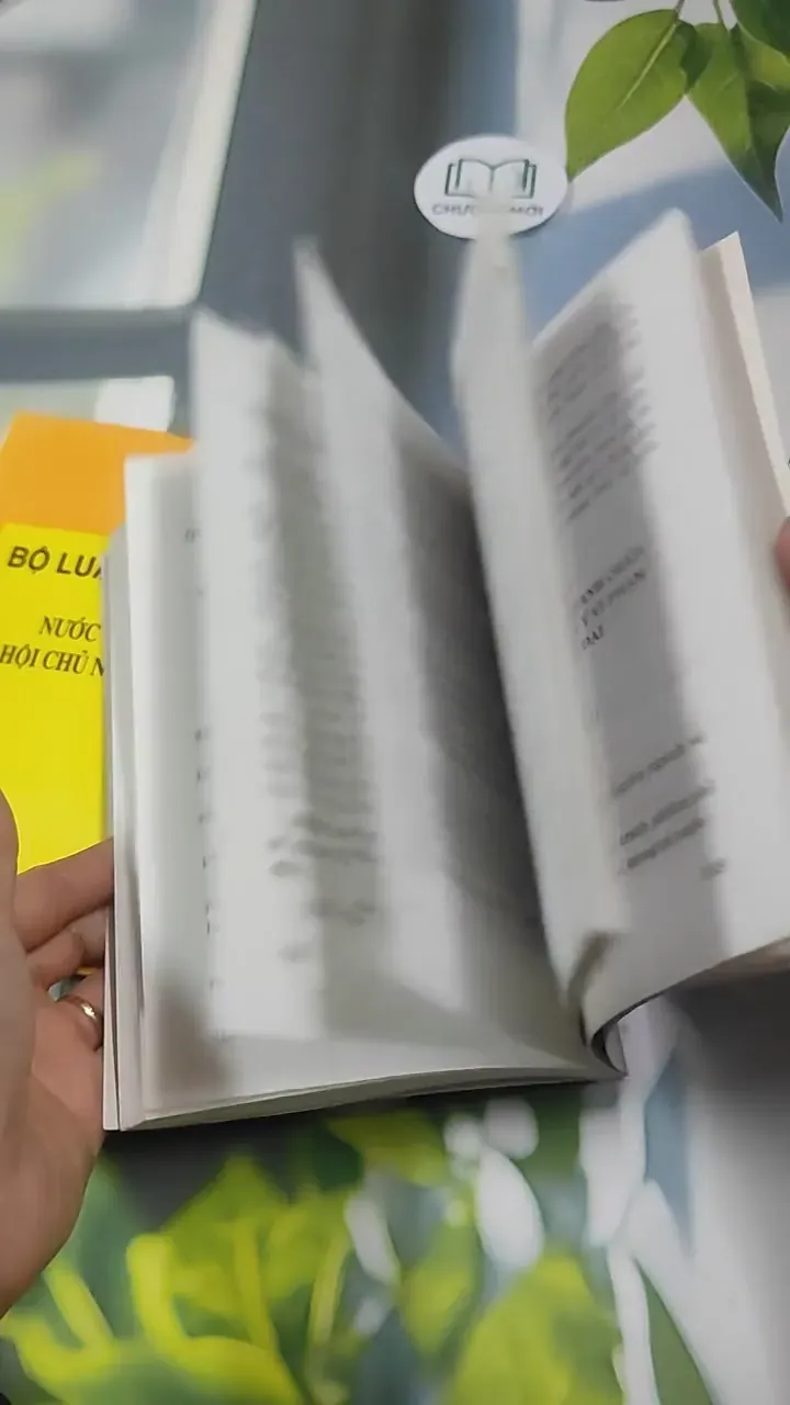 Combo: Bộ Luật Lao Động Của Nước Cộng Hòa XHCN Việt Nam, Luật Đất Đai 727363