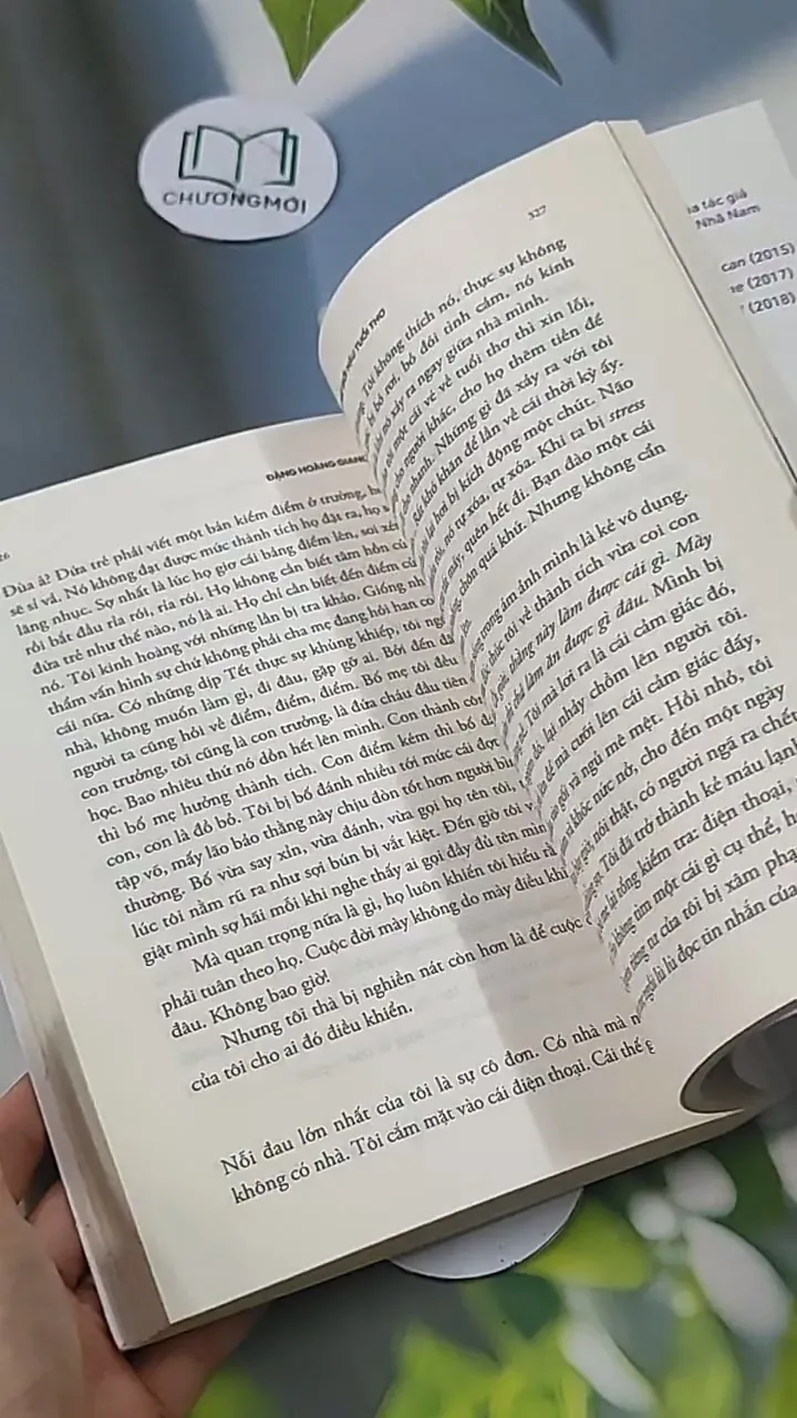 [MIỄN PHÍ BỌC SÁCH] Tìm Mình Trong Thế Giới Hậu Tuổi Thơ - Đặng Hoàng Giang 705625