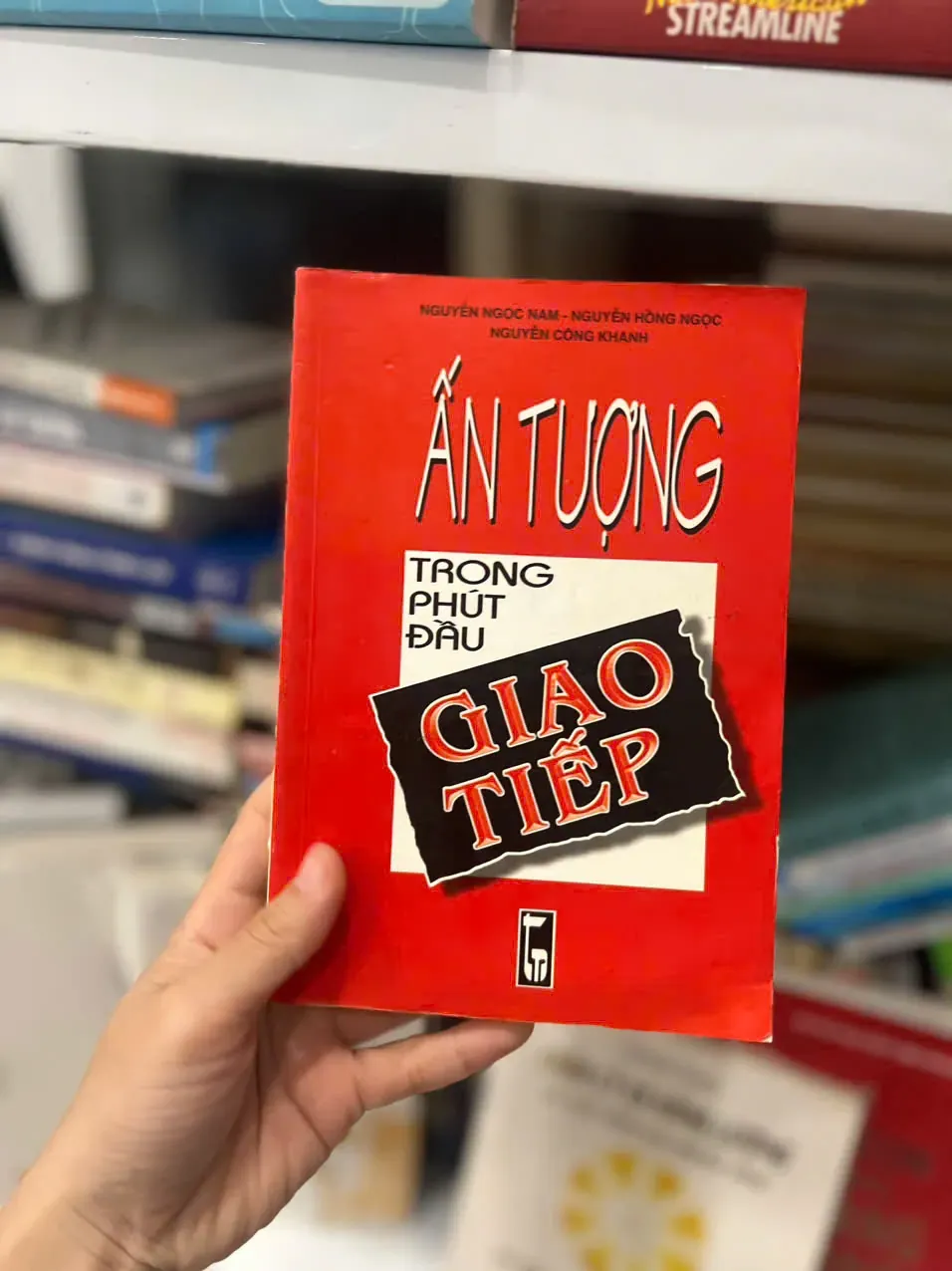 Ấn Tượng Trong Phút Đầu Giao Tiếp by  - Sách Book Cover - Ngọc Hiển Books
