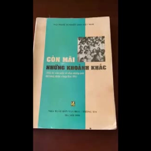 Còn mãi những khoảnh khắc (hồi ức của một số nhà nhiếp ảnh đã từng được chụp Bác Hồ)