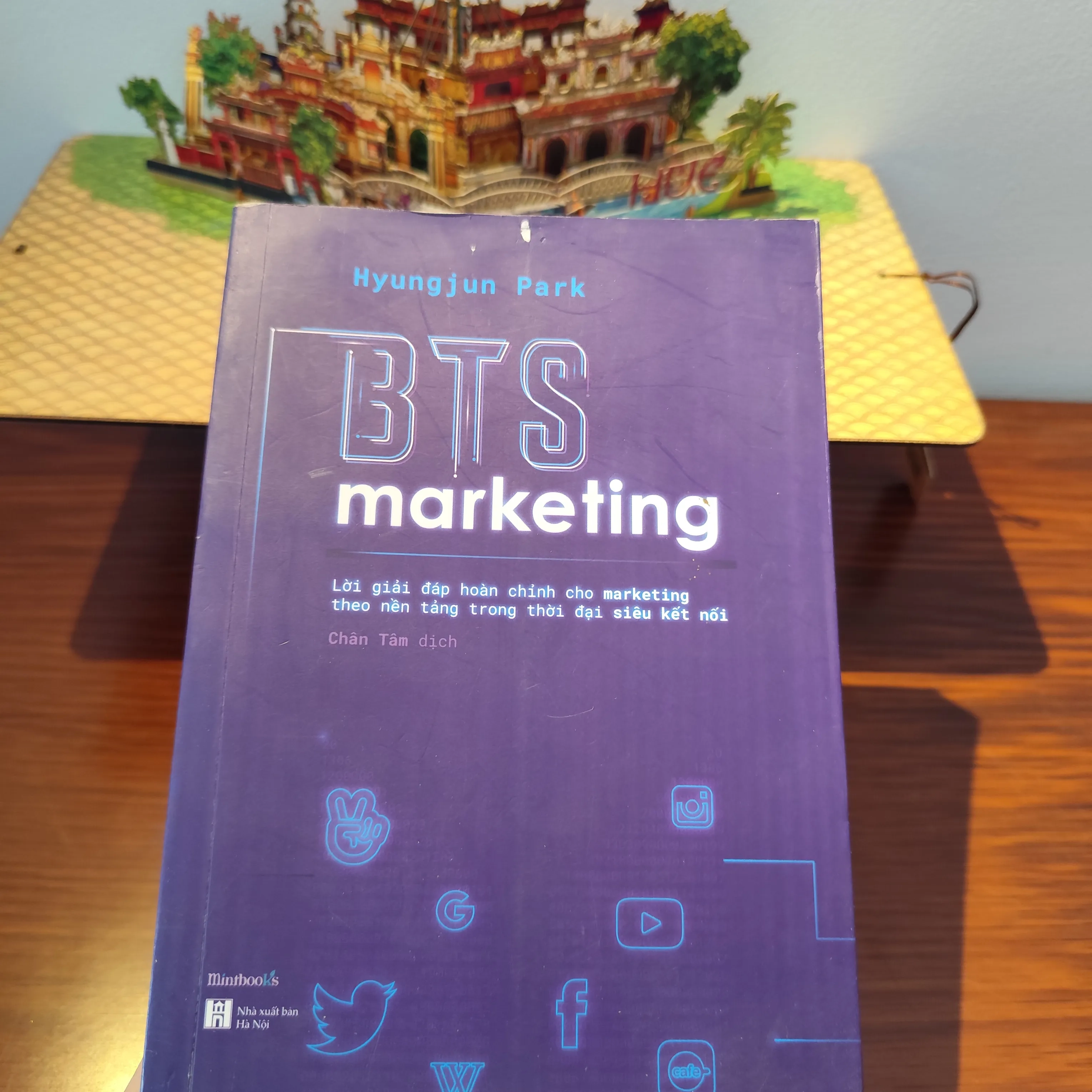 BTS Marketing by  - Sách Book Cover - Ngọc Hiển Books