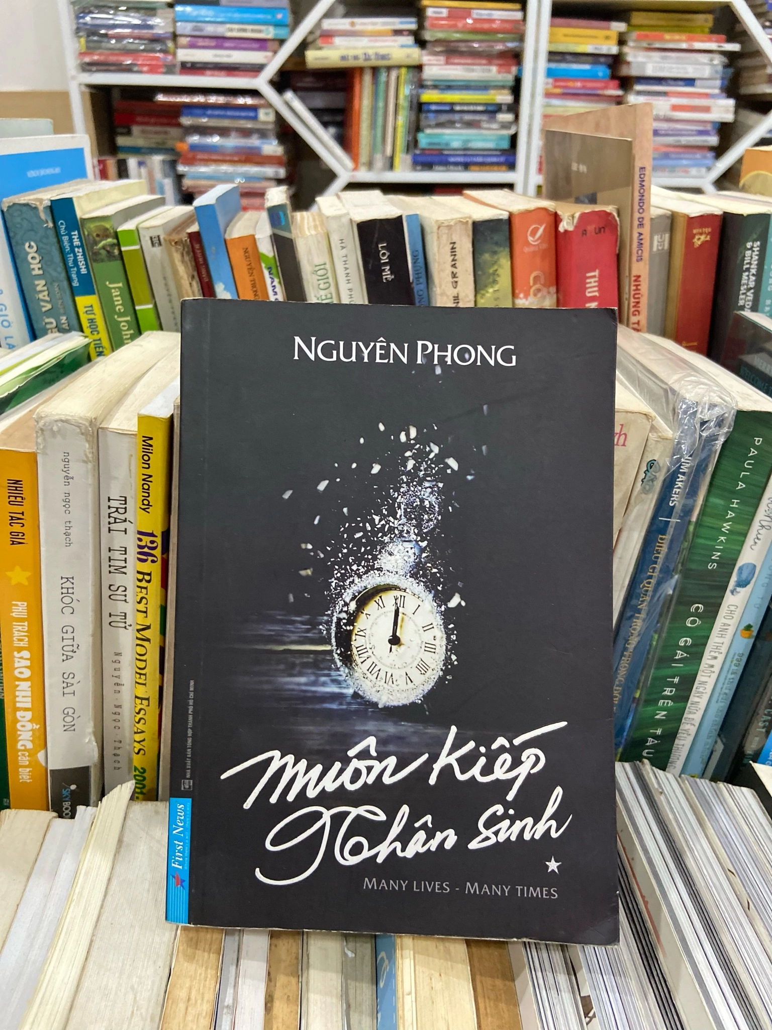 Muôn kiếp nhân sinh ⚖️ by Giáo sư John Vũ (Nguyên Phong) - Sách Book Cover - Ngọc Hiển Books