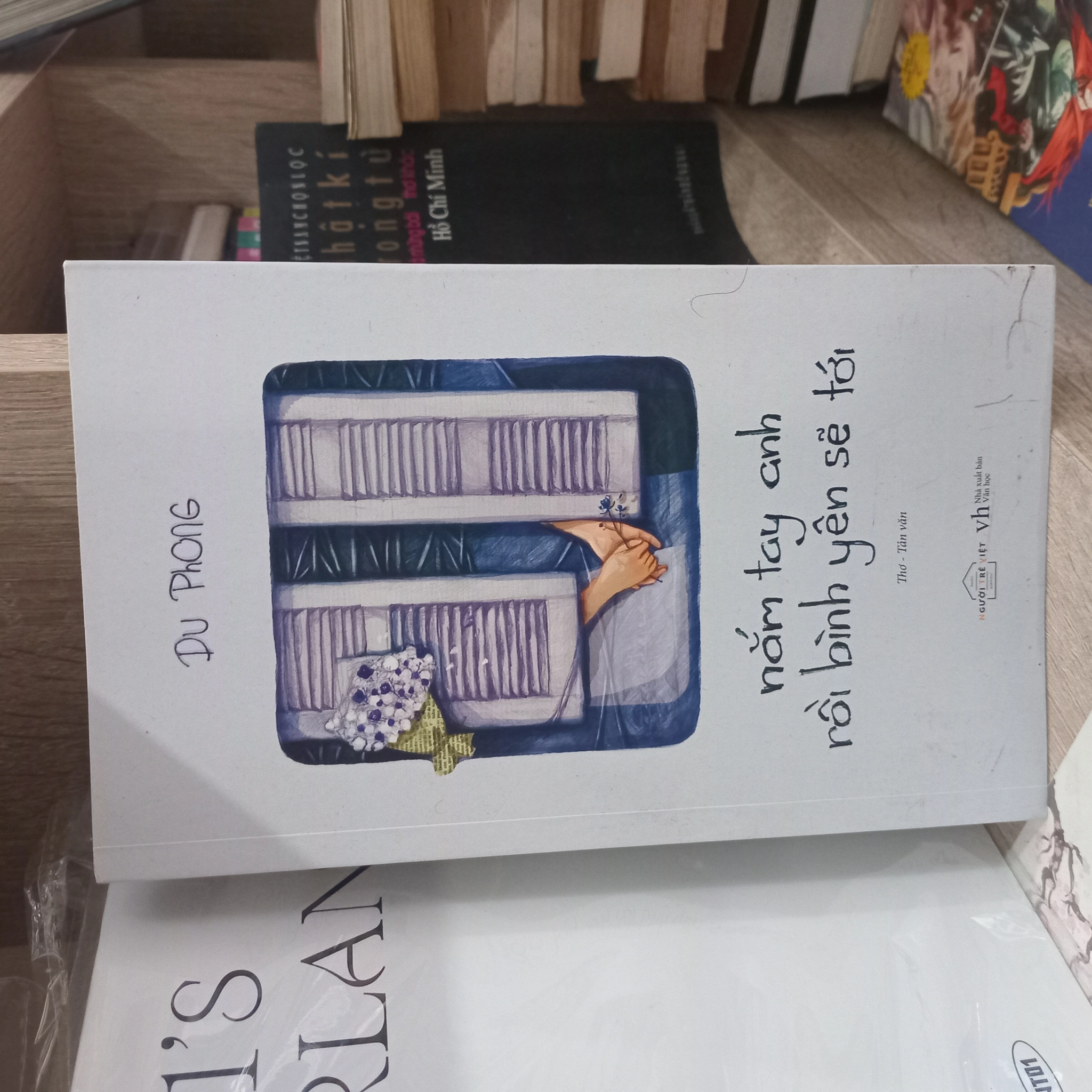 Nắm Tay Anh Rồi Bình Yên Sẽ Tới by  - Sách Book Cover - Ngọc Hiển Books