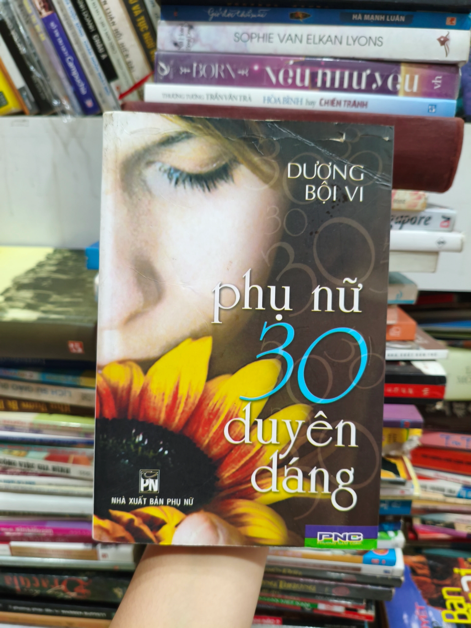 Phụ nữ 30 duyên dáng 🌱 by  - Sách Book Cover - Ngọc Hiển Books