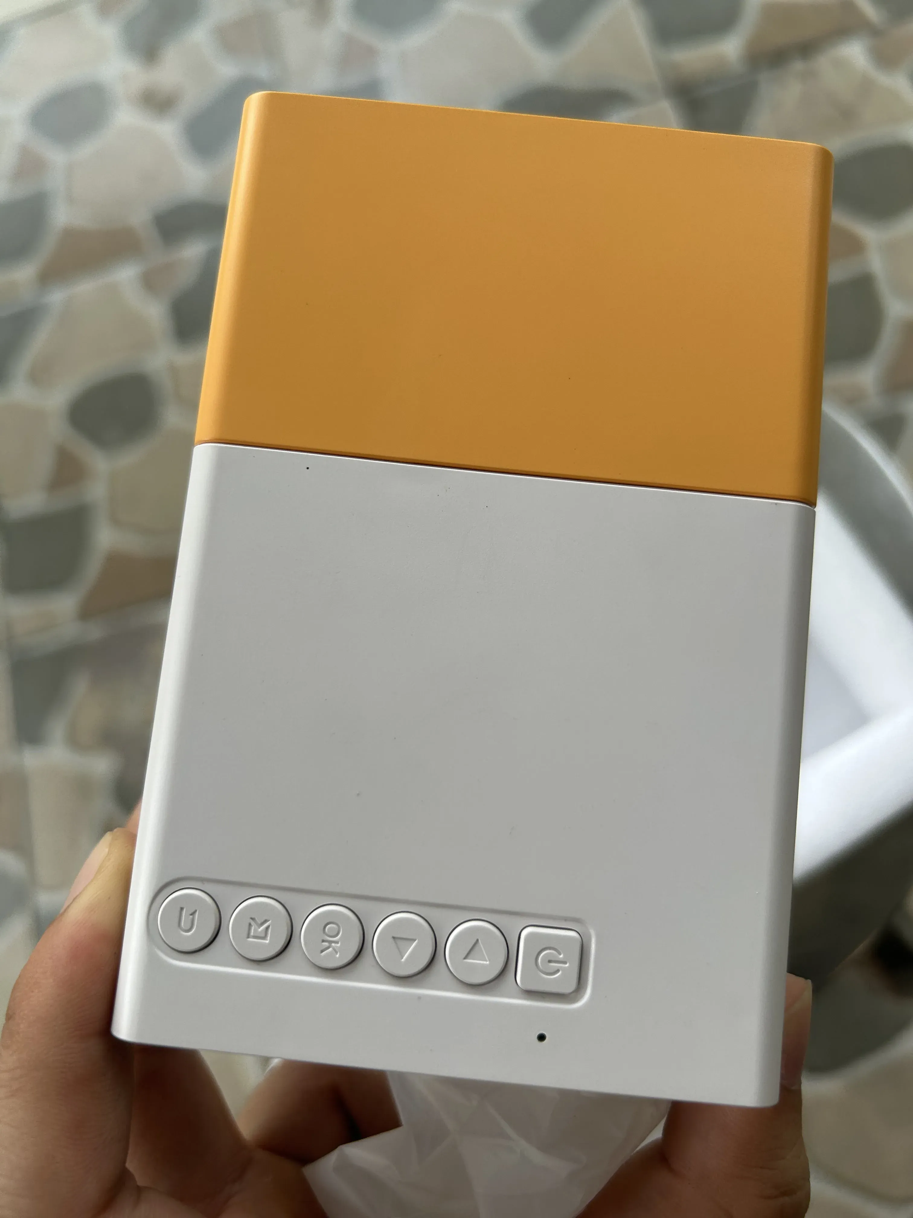 Máy chiếu mini YG 300 (như mới) 977089