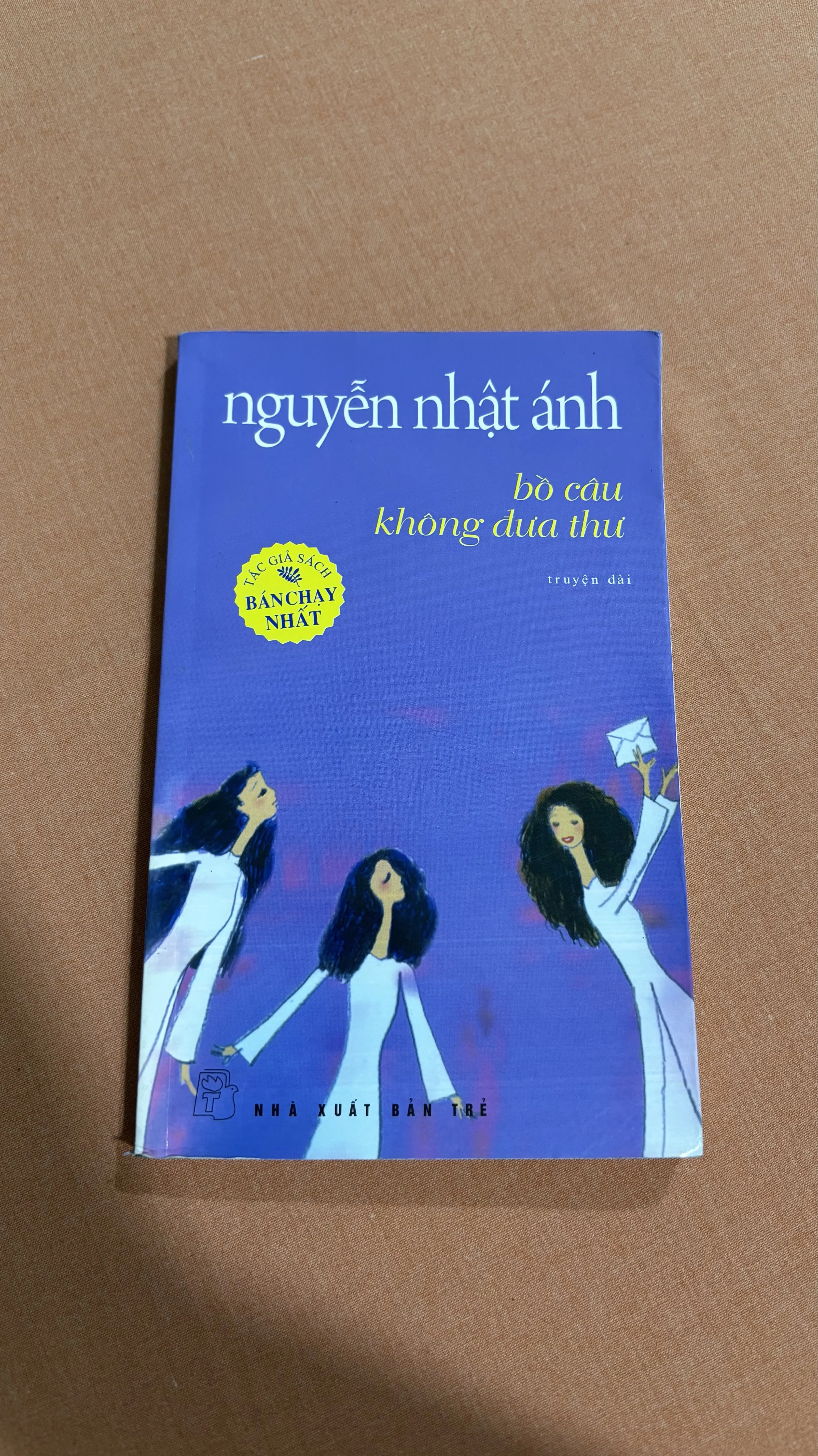 Bồ câu không đưa thu 🌊 by  - Sách Book Cover - Ngọc Hiển Books