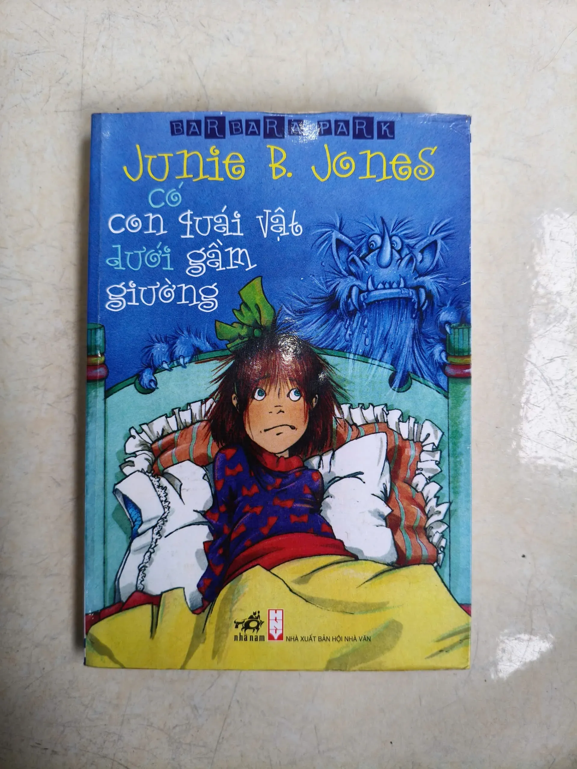 Junie B.Jones Có Con Quái Vật Dưới Gầm Giường by  - Sách Book Cover - Ngọc Hiển Books