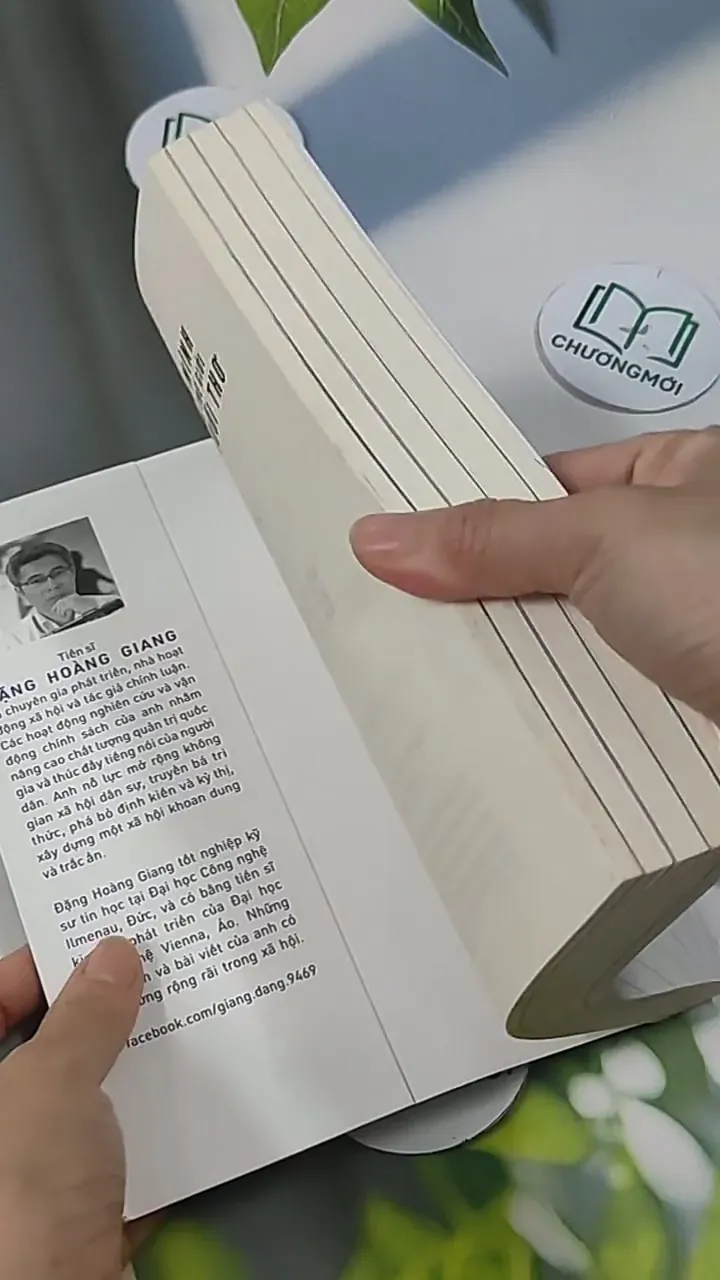 [MIỄN PHÍ BỌC SÁCH] Tìm Mình Trong Thế Giới Hậu Tuổi Thơ - Đặng Hoàng Giang 705625