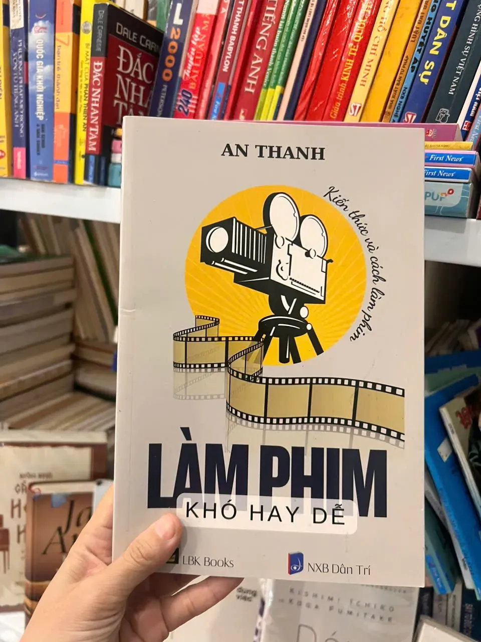 Làm Phim Khó Hay Dễ by  - Sách Book Cover - Ngọc Hiển Books