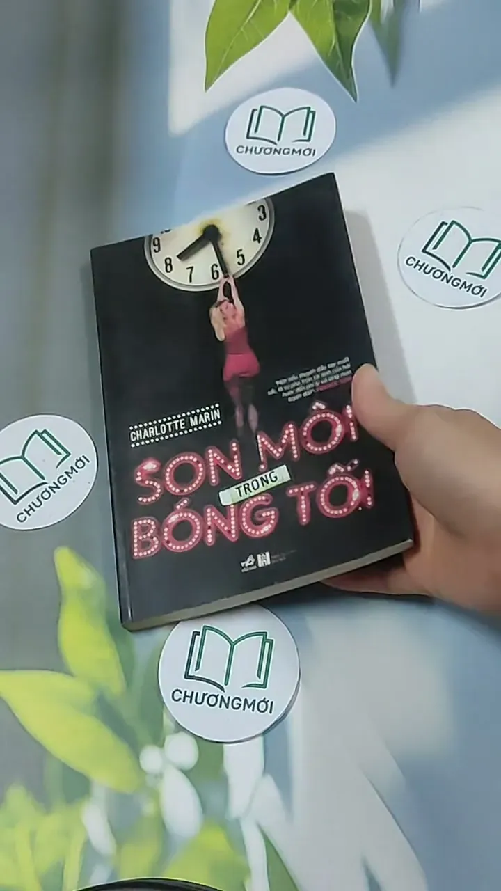 Son môi trong bóng tối - Charlotte Marin 698569