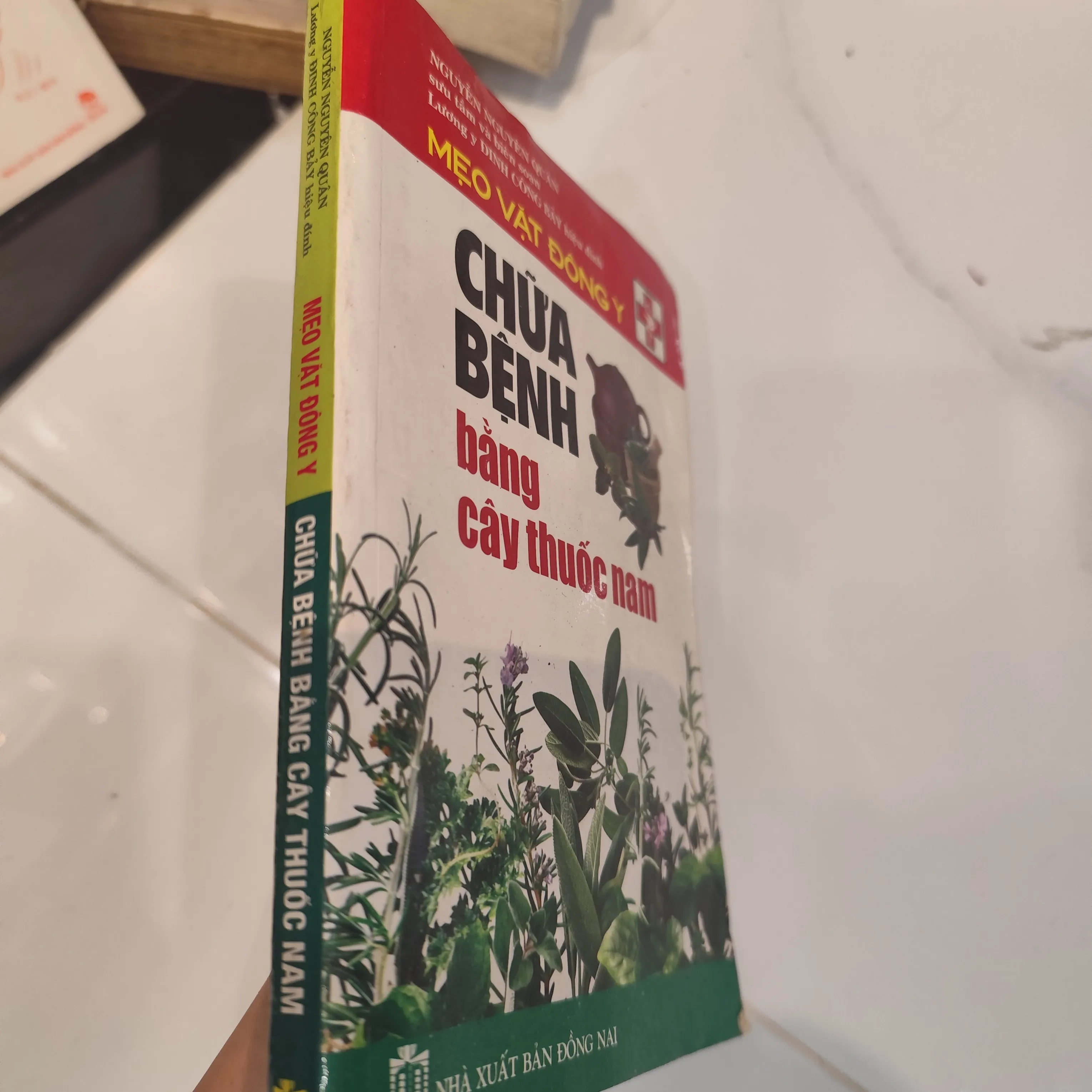 Mẹo vặt đông y chữa bệnh bằng cây thuốc nam by  - Sách Book Cover - Ngọc Hiển Books