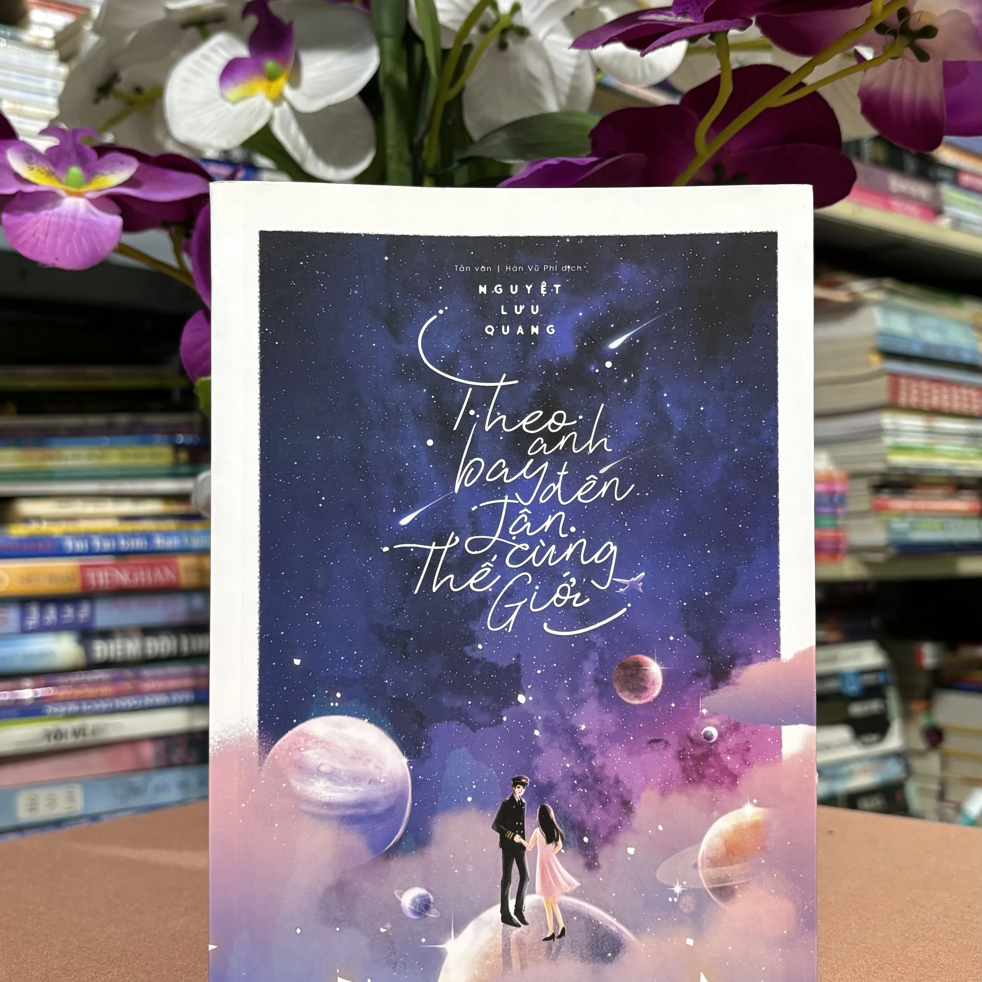 Theo anh bay đến tận cùng thế giới by  - Sách Book Cover - Ngọc Hiển Books