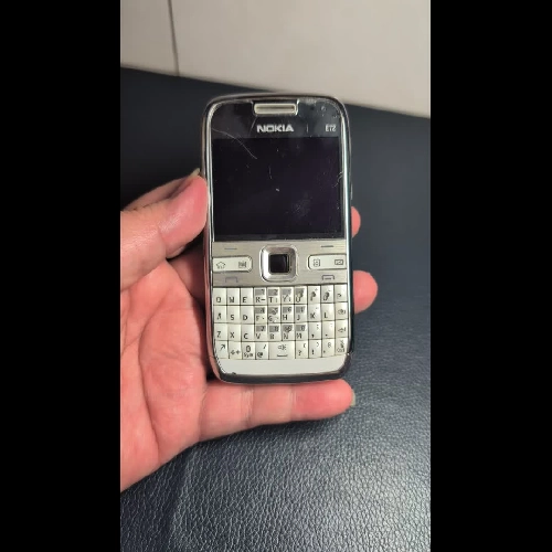 NOKIA E72 