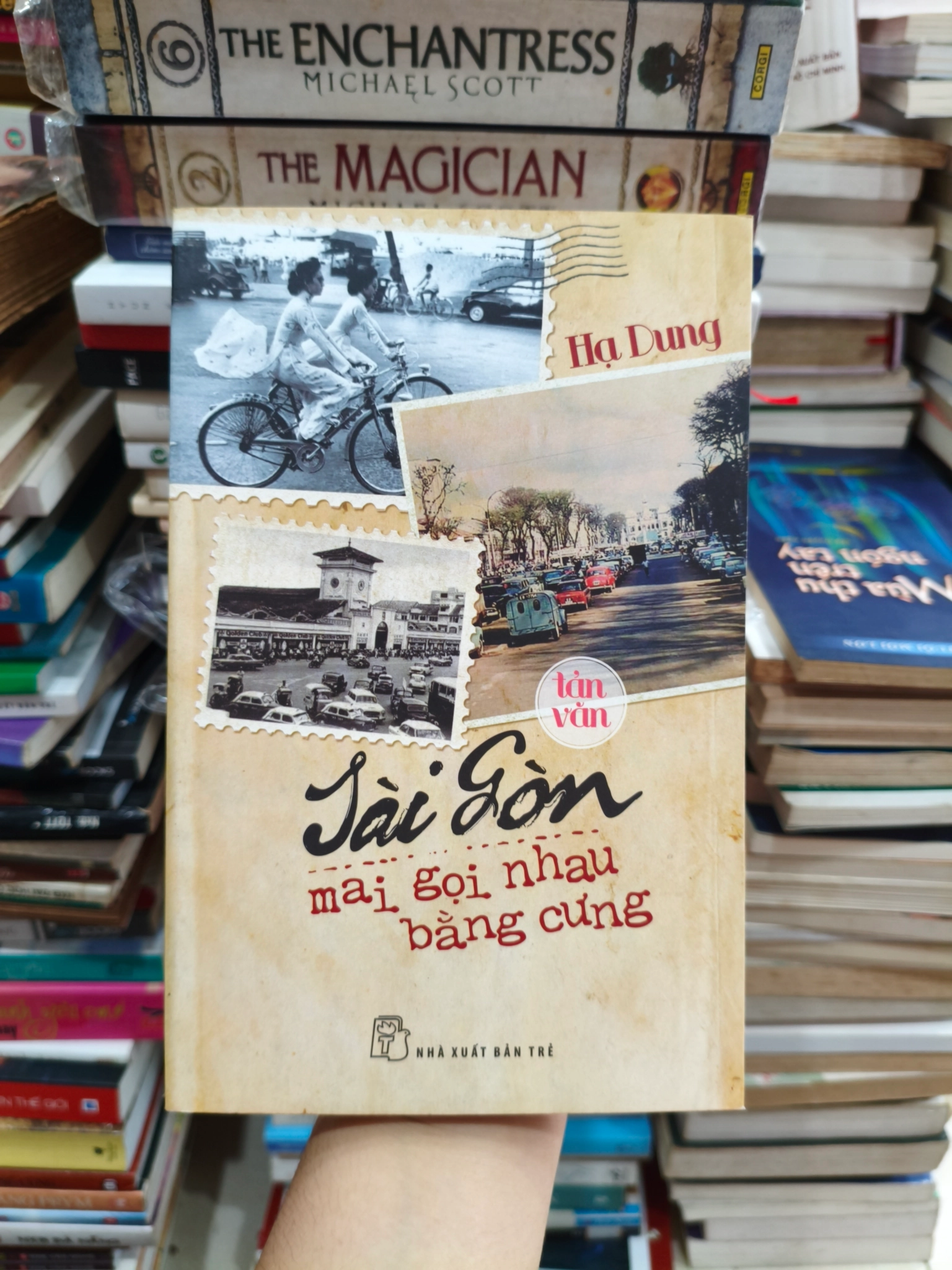 Sài gòn mai gọi nhau bằng cưng 🌱 by  - Sách Book Cover - Ngọc Hiển Books
