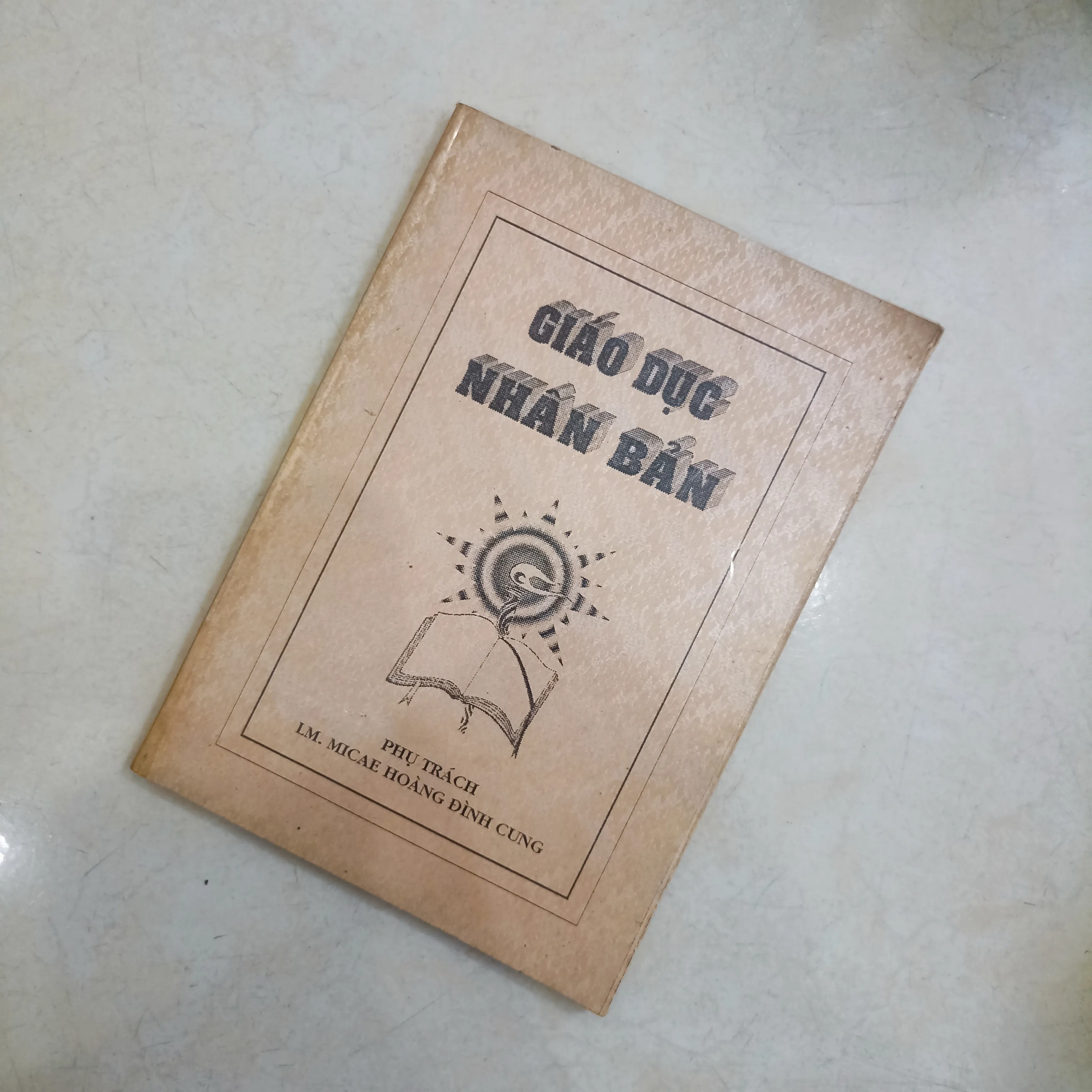 Giáo dục nhân bản (bản xưa) by  - Sách Book Cover - Ngọc Hiển Books