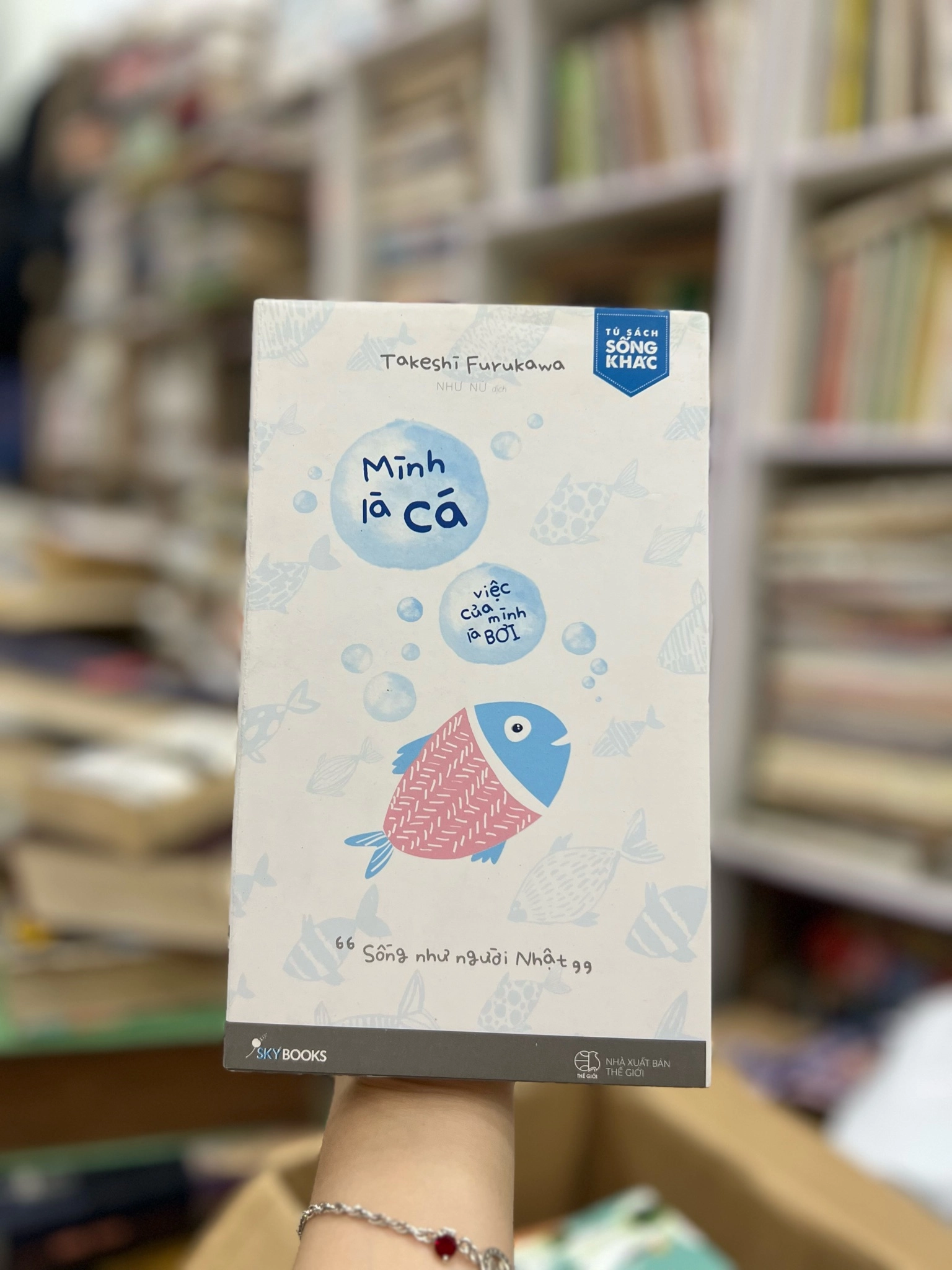 Mình là cá, việc của mình là bơi by  - Sách Book Cover - Ngọc Hiển Books