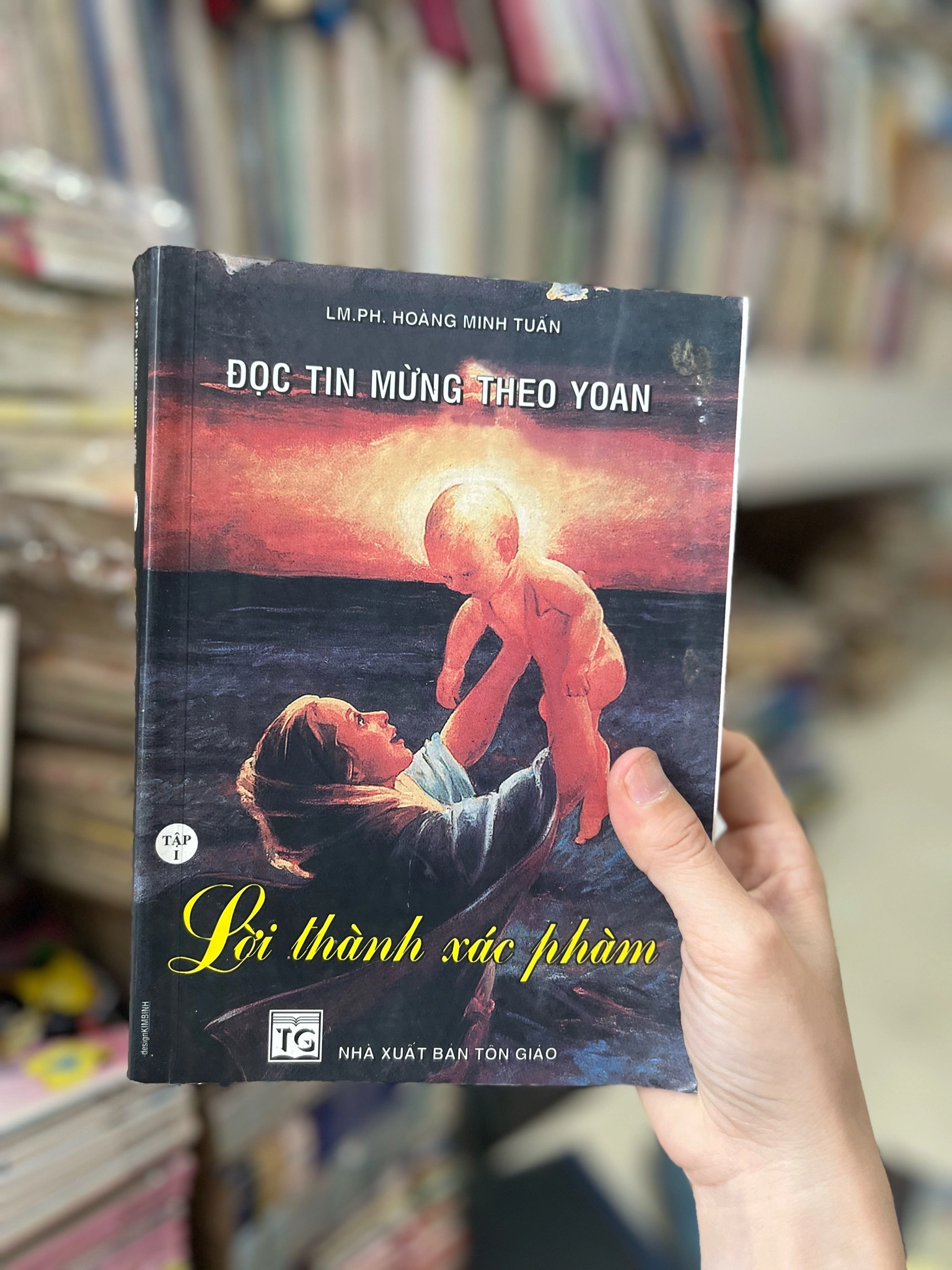 Đọc tin mừng theo Yoan - lời thành xác phàm - LM. Hoàng Minh Tuấn by Lm. Phêrô Hoàng Minh Tuấn, CSsR - Sách Book Cover - Ngọc Hiển Books