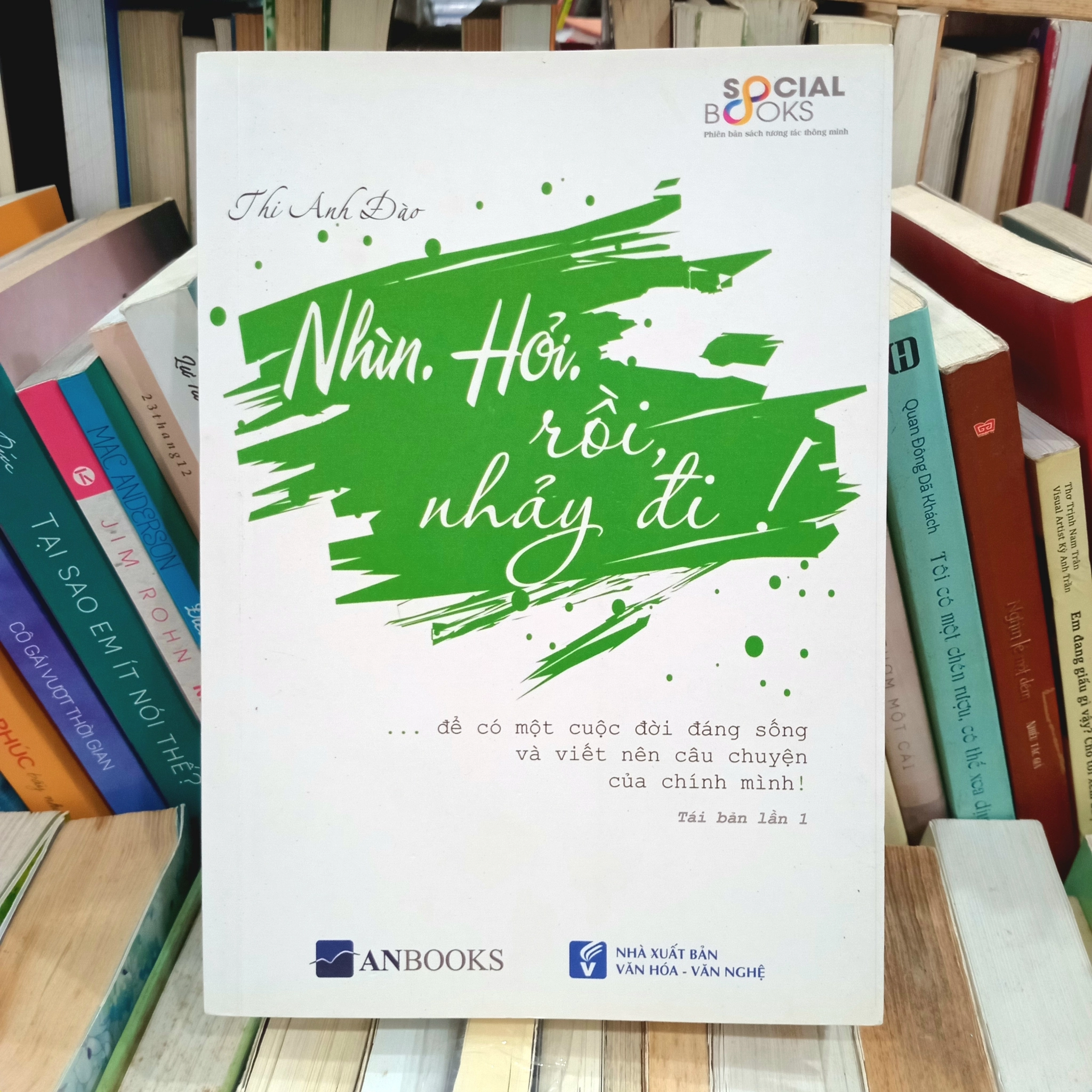 Nhìn, Hỏi, rồi nhảy đi ! by Thi Anh Đào - Sách Book Cover - Ngọc Hiển Books