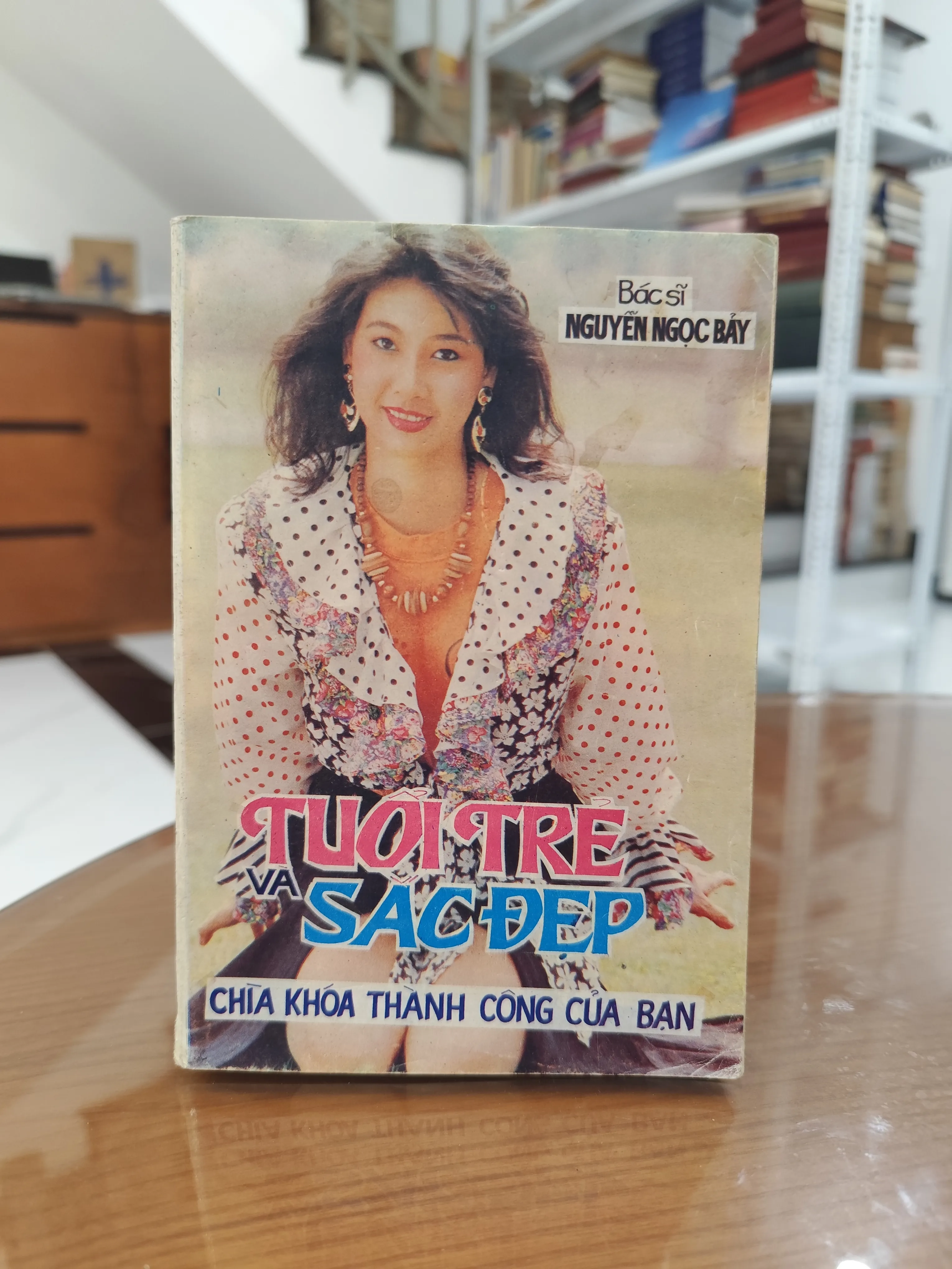 Tuổi trẻ và sắc đẹp chìa khóa thành công của bạn by  - Sách Book Cover - Ngọc Hiển Books