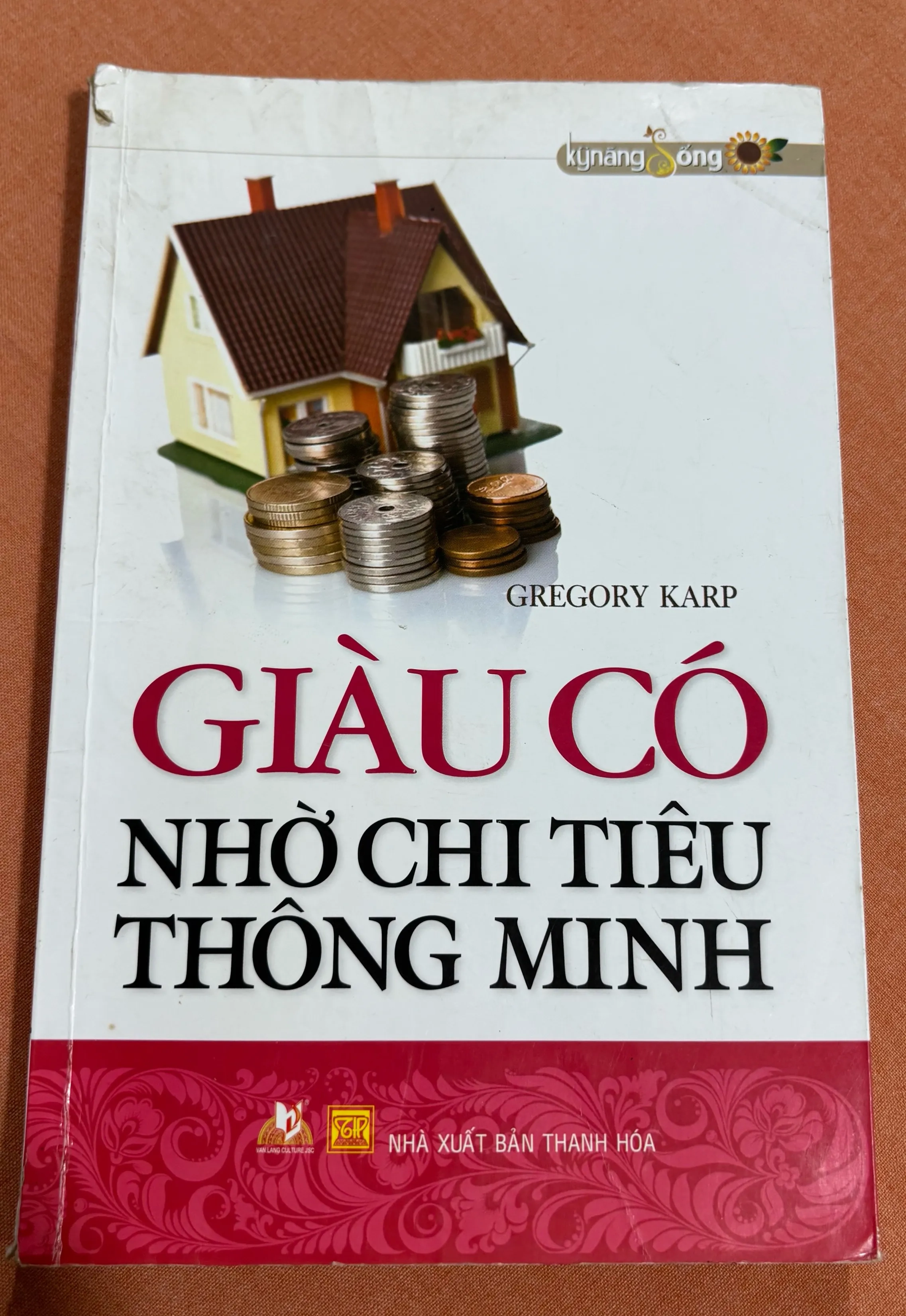 Giàu có nhờ chi tiêu thông minh 🌊 by  - Sách Book Cover - Ngọc Hiển Books